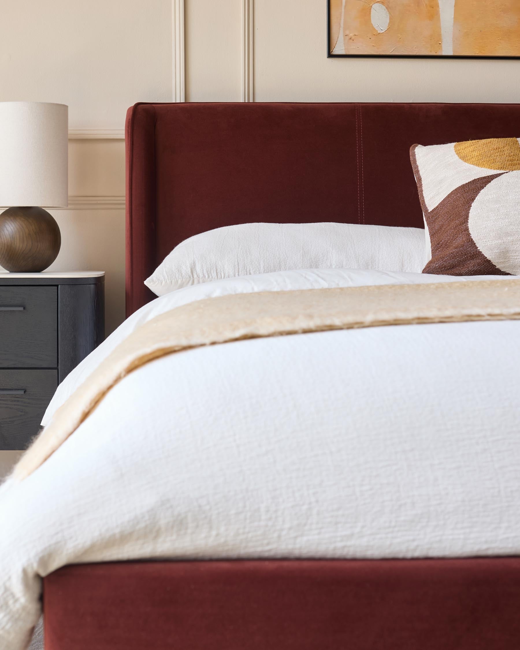 Lit king size Paolo en velours rouge caramel