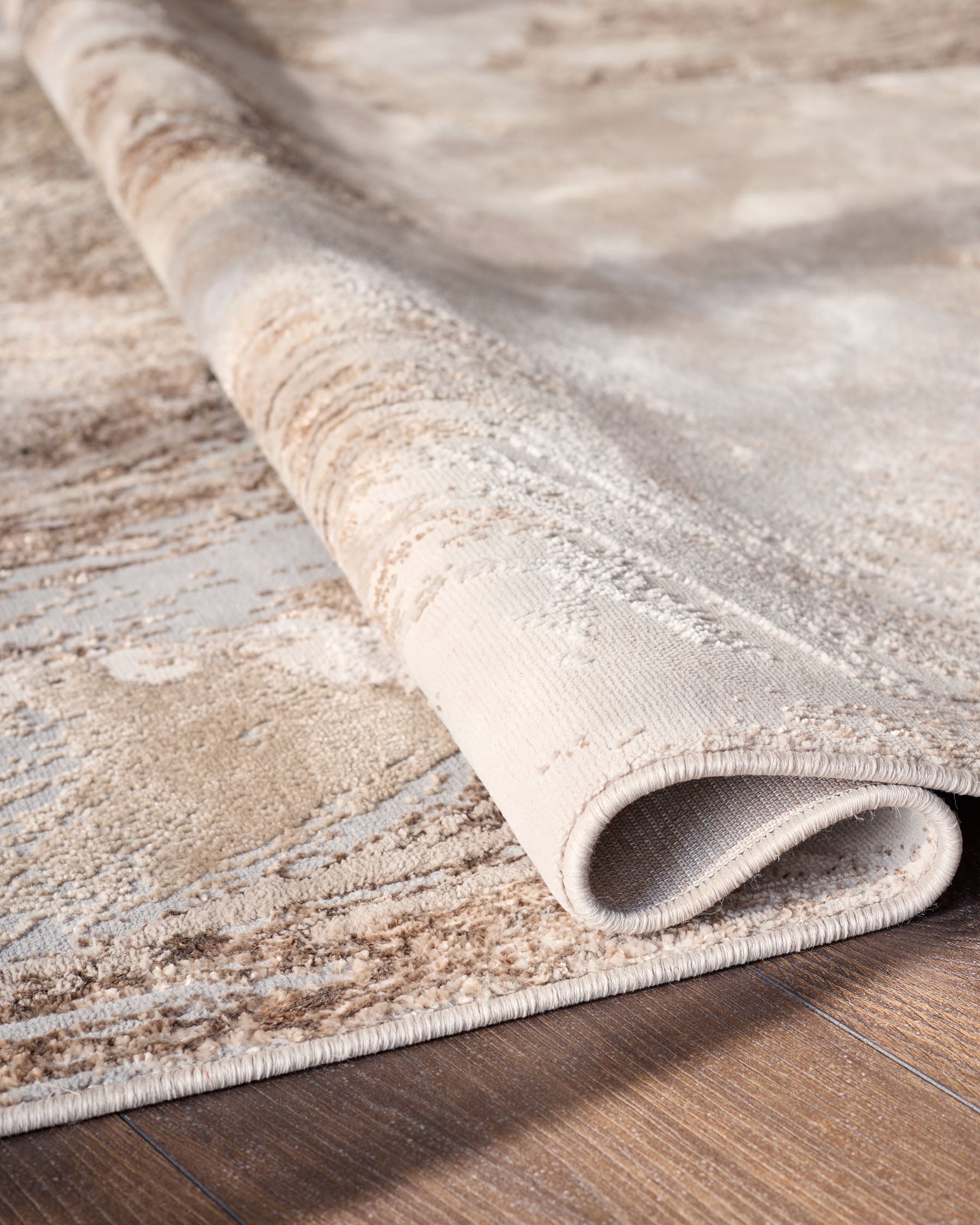 Tapis Perla Expression grand format à texture argentée douce