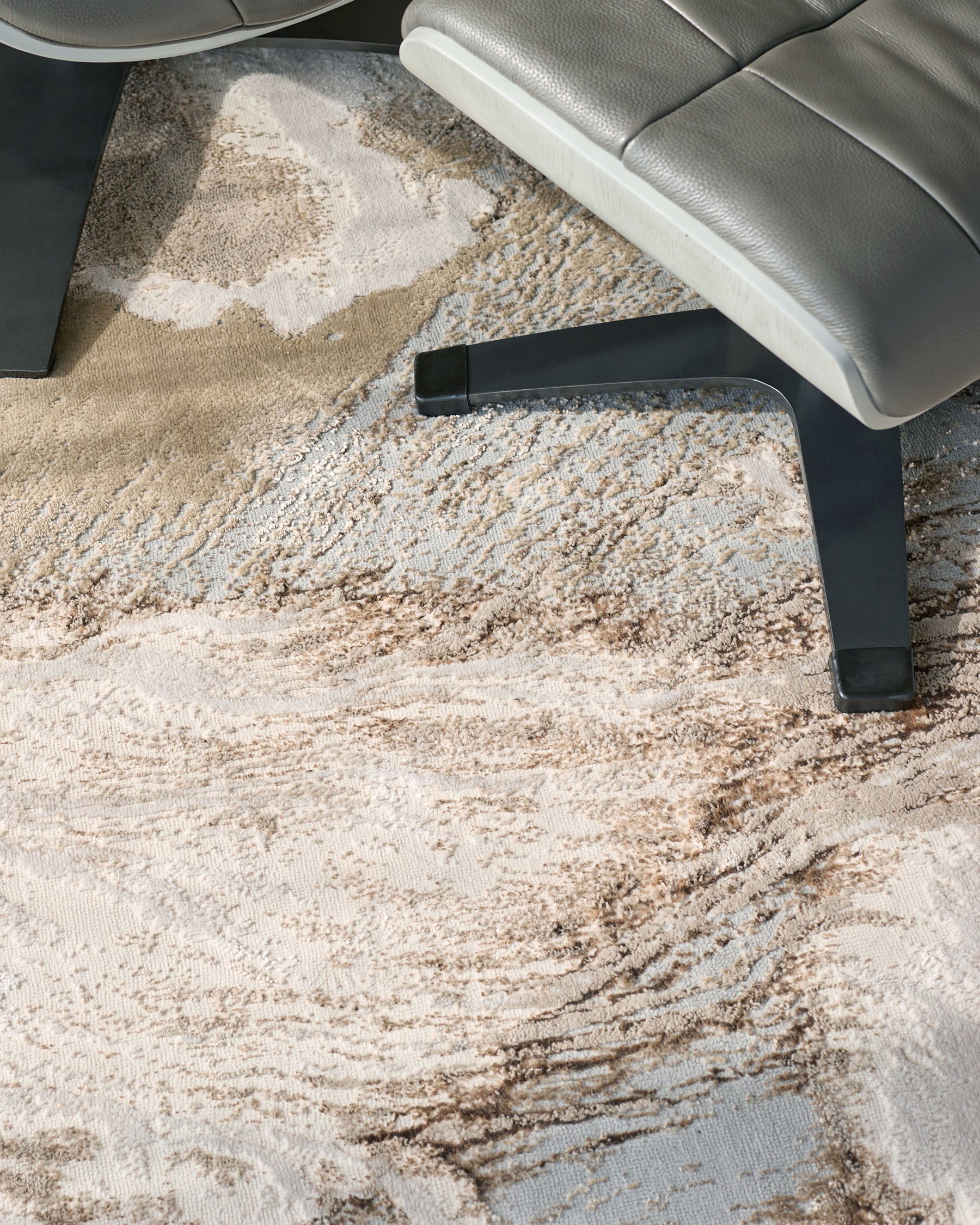 Tapis Perla Expression grand format à texture argentée douce