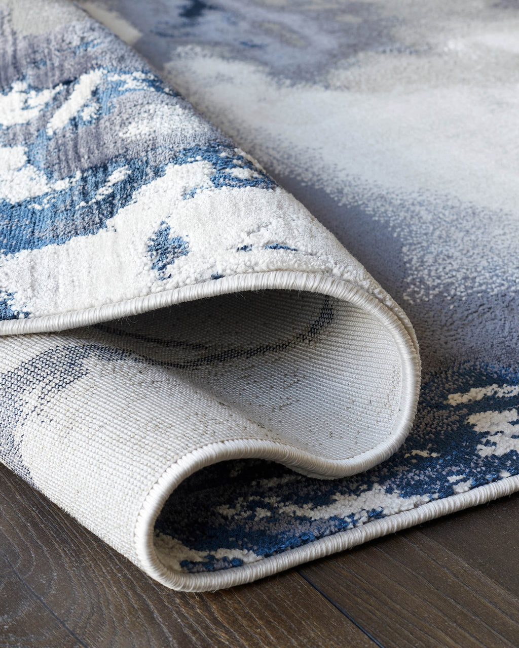 Petit tapis texturé bleu marine foncé Perla