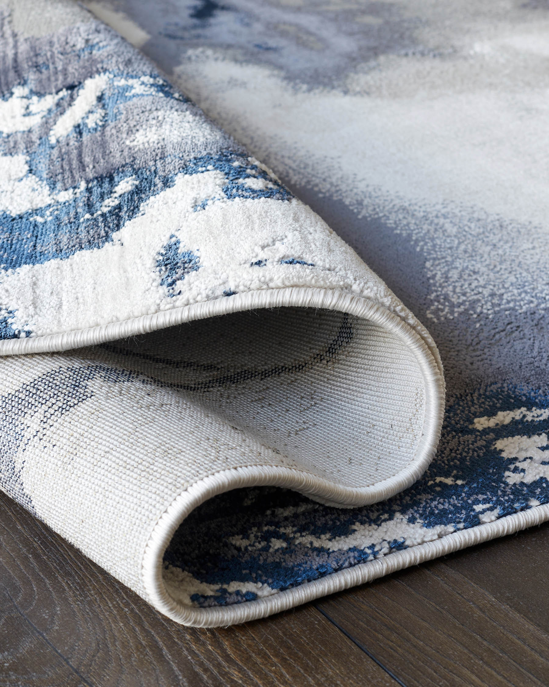 Tapis Perla bleu marine foncé texturé, de taille moyenne