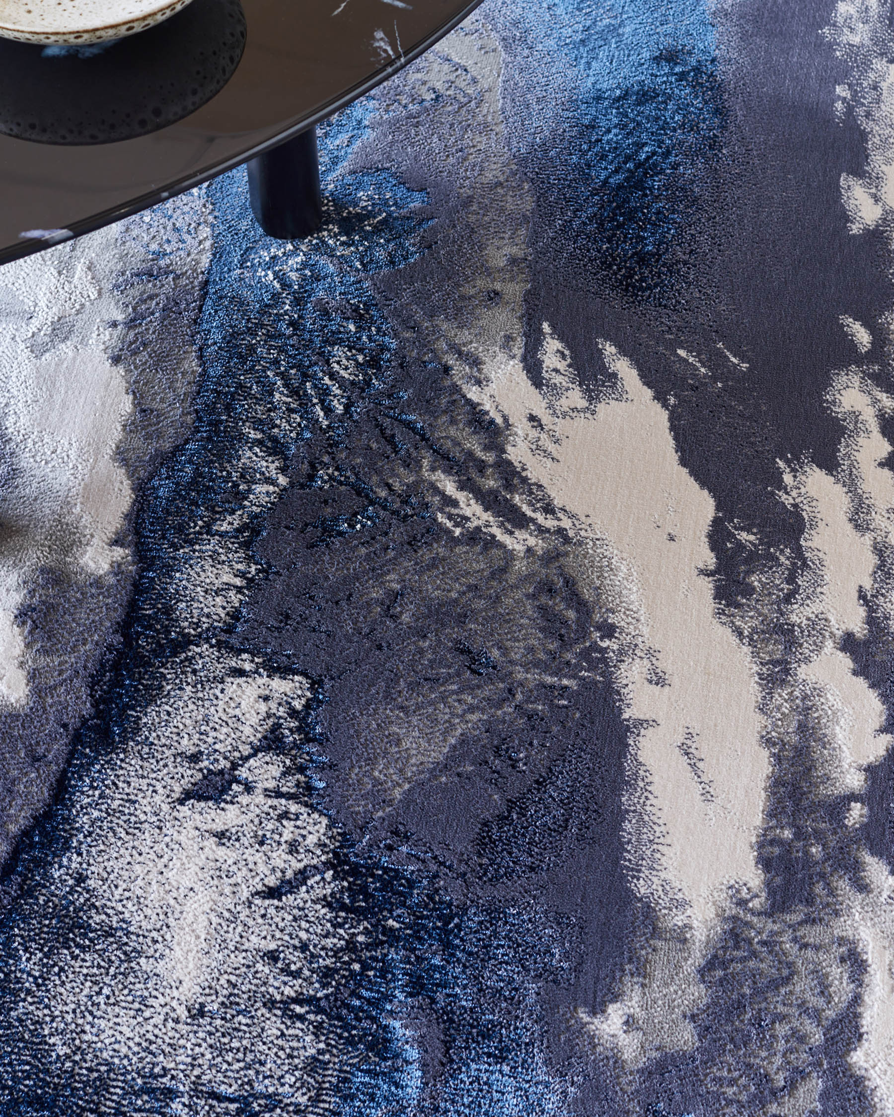 Tapis Perla bleu marine foncé texturé, de taille moyenne