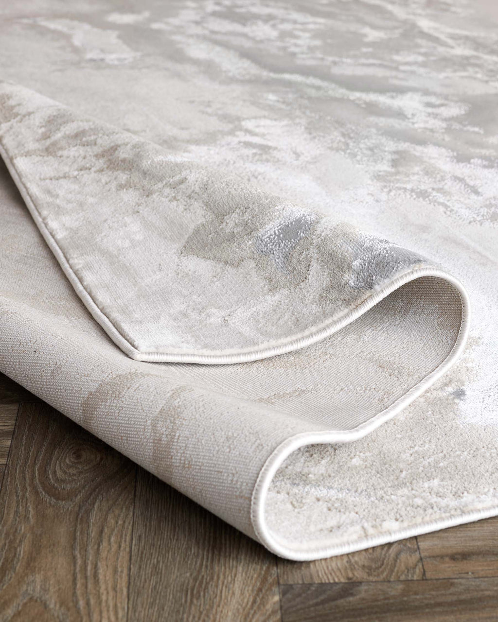 Tapis extra large Perla à texture argentée douce