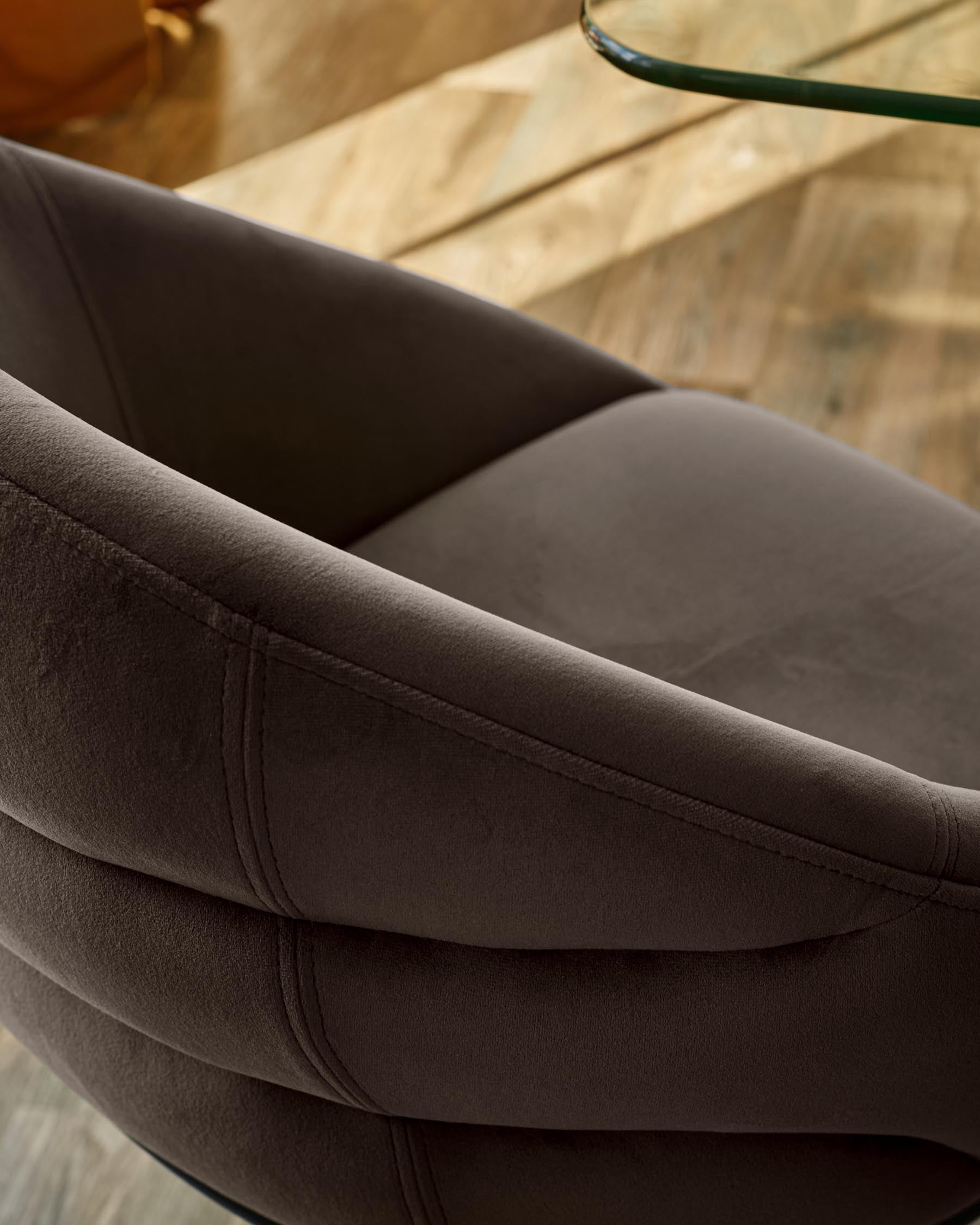 Chaise de salle à manger Phoebe en velours moka foncé