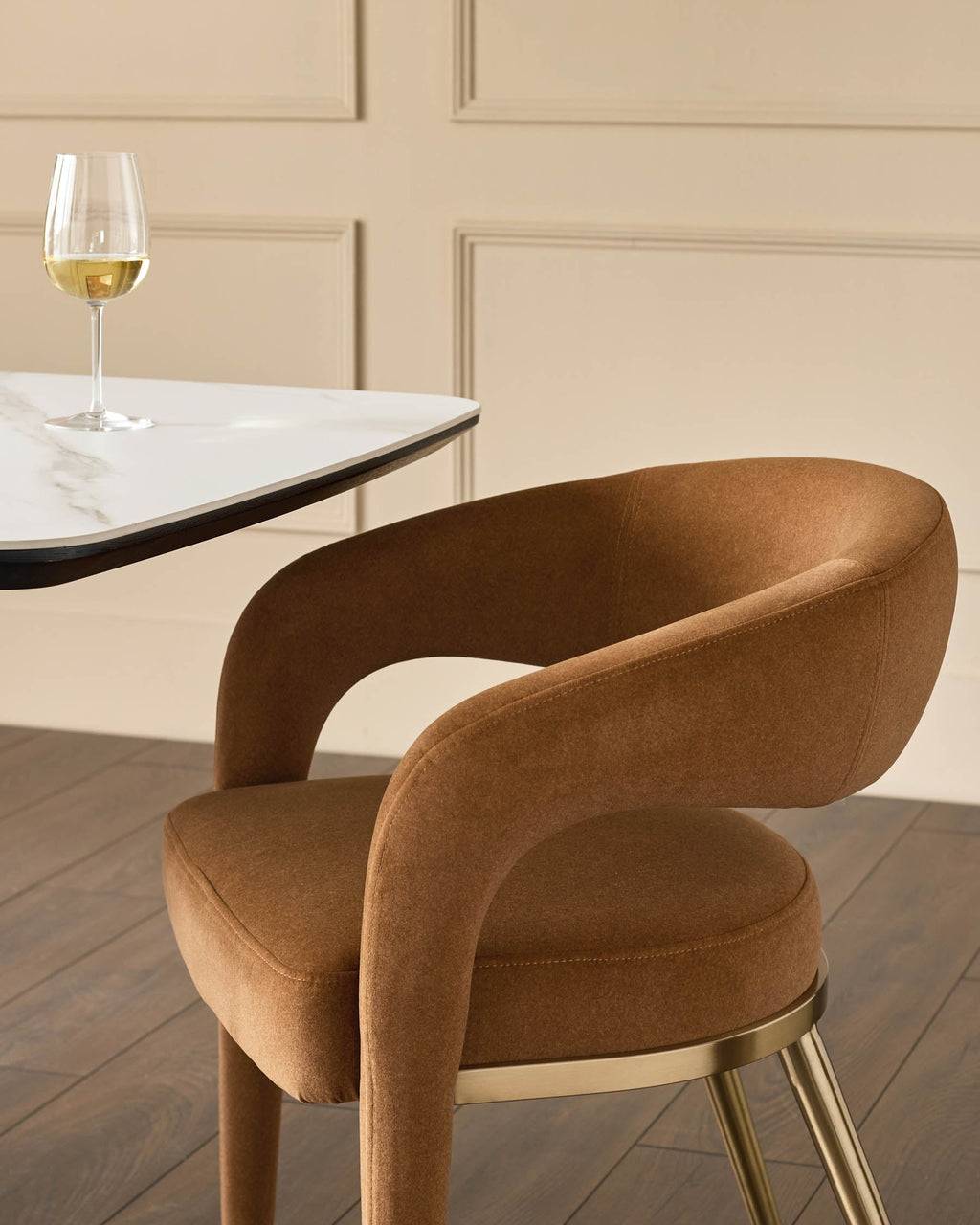 Chaise de salle à manger Rhett en tissu caramel