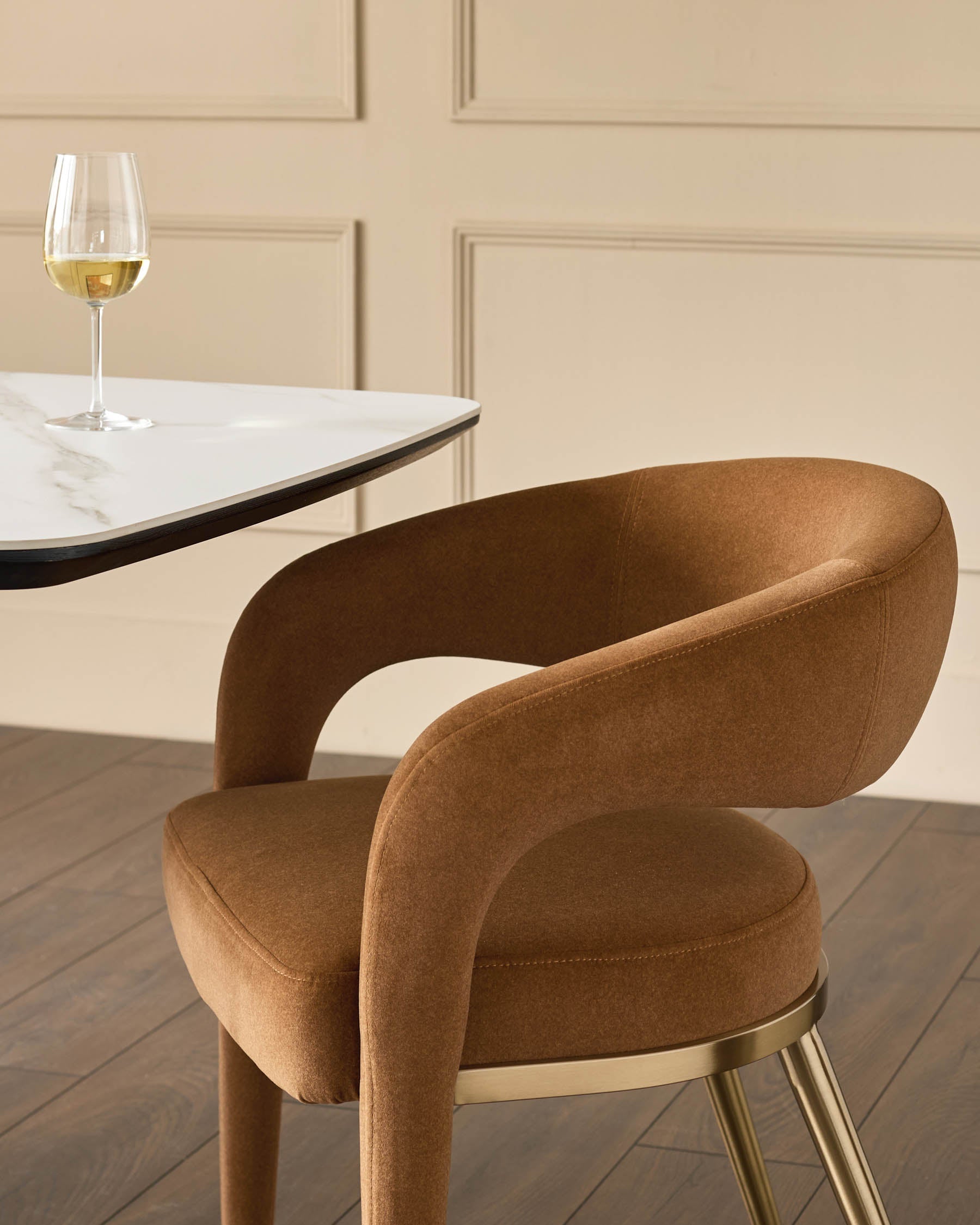 Chaise de salle à manger Rhett en tissu caramel