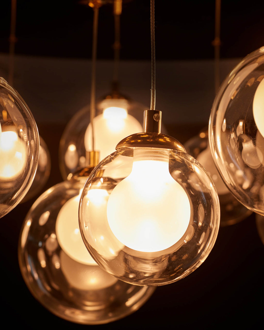 Suspension réglable Riley en verre transparent avec 12 LED