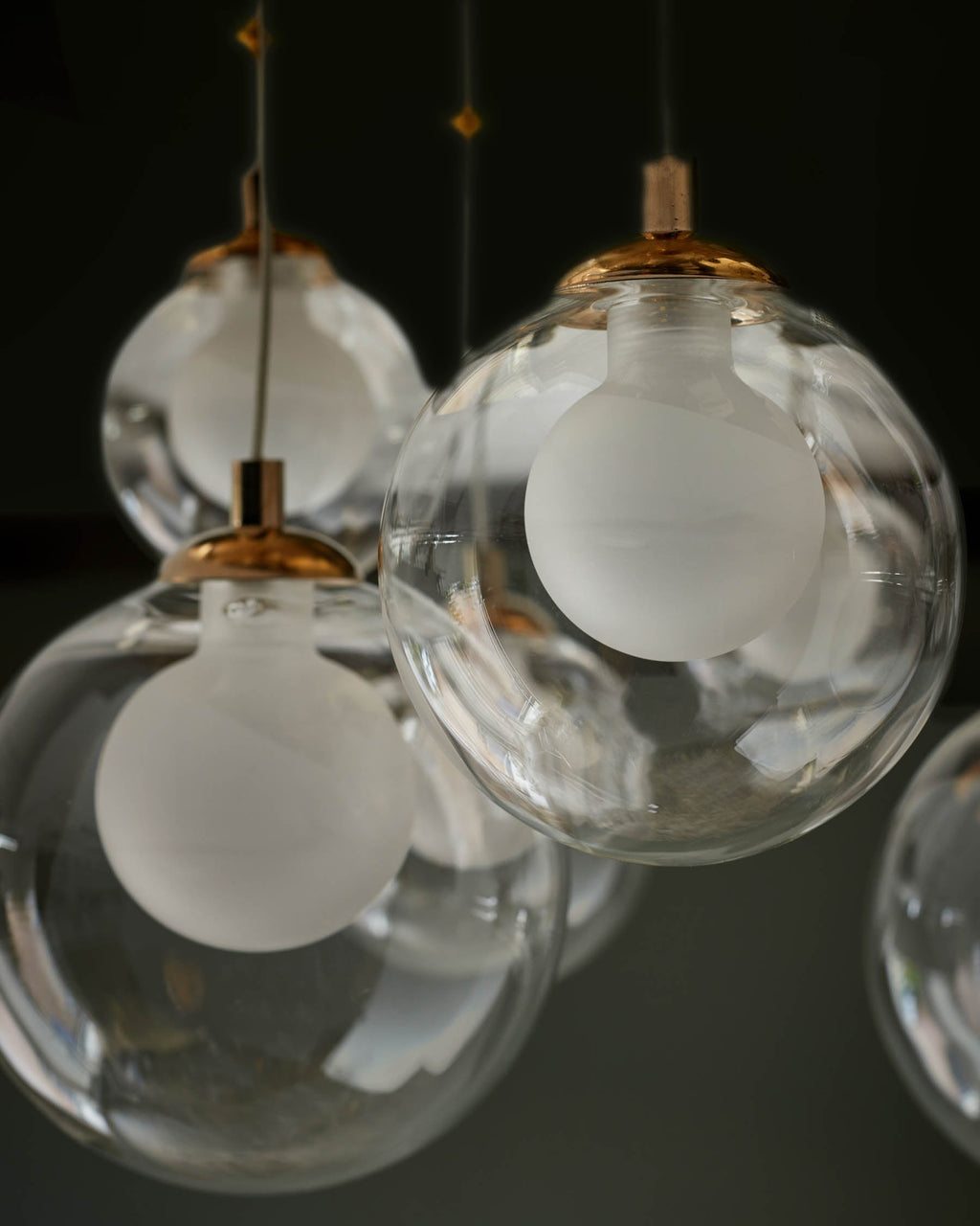 Suspension réglable Riley en verre transparent avec 12 LED