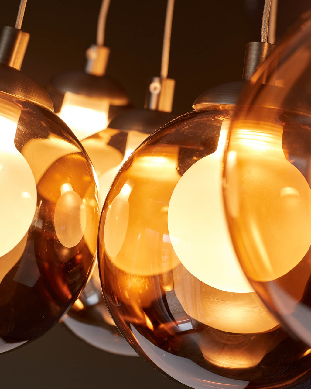 Suspension bulle lumineuse LED en verre moka Riley