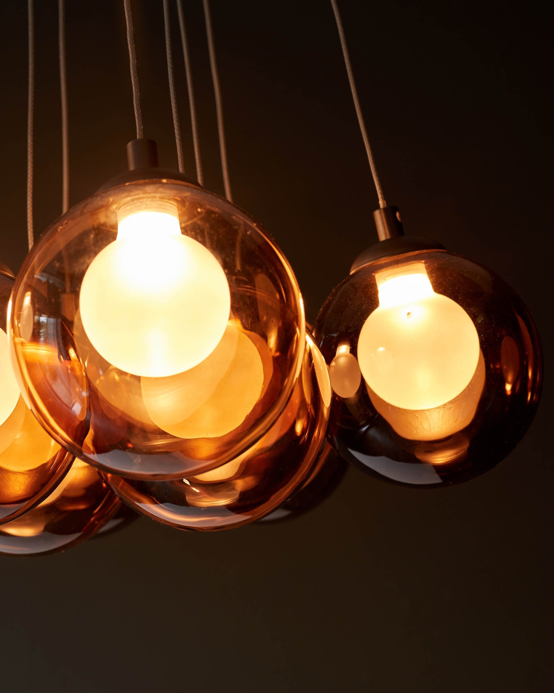 Suspension bulle lumineuse LED en verre moka Riley