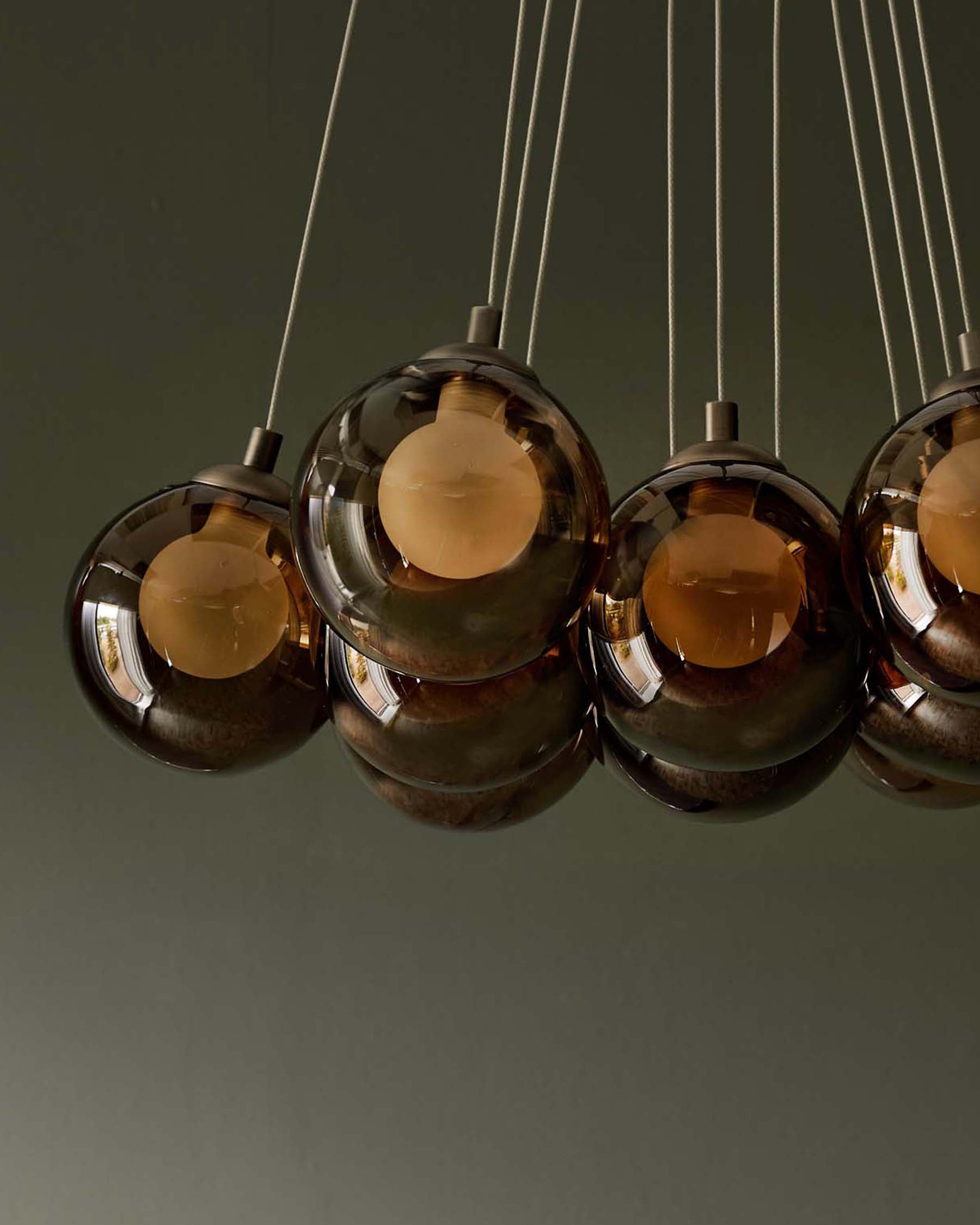 Suspension bulle lumineuse LED en verre moka Riley