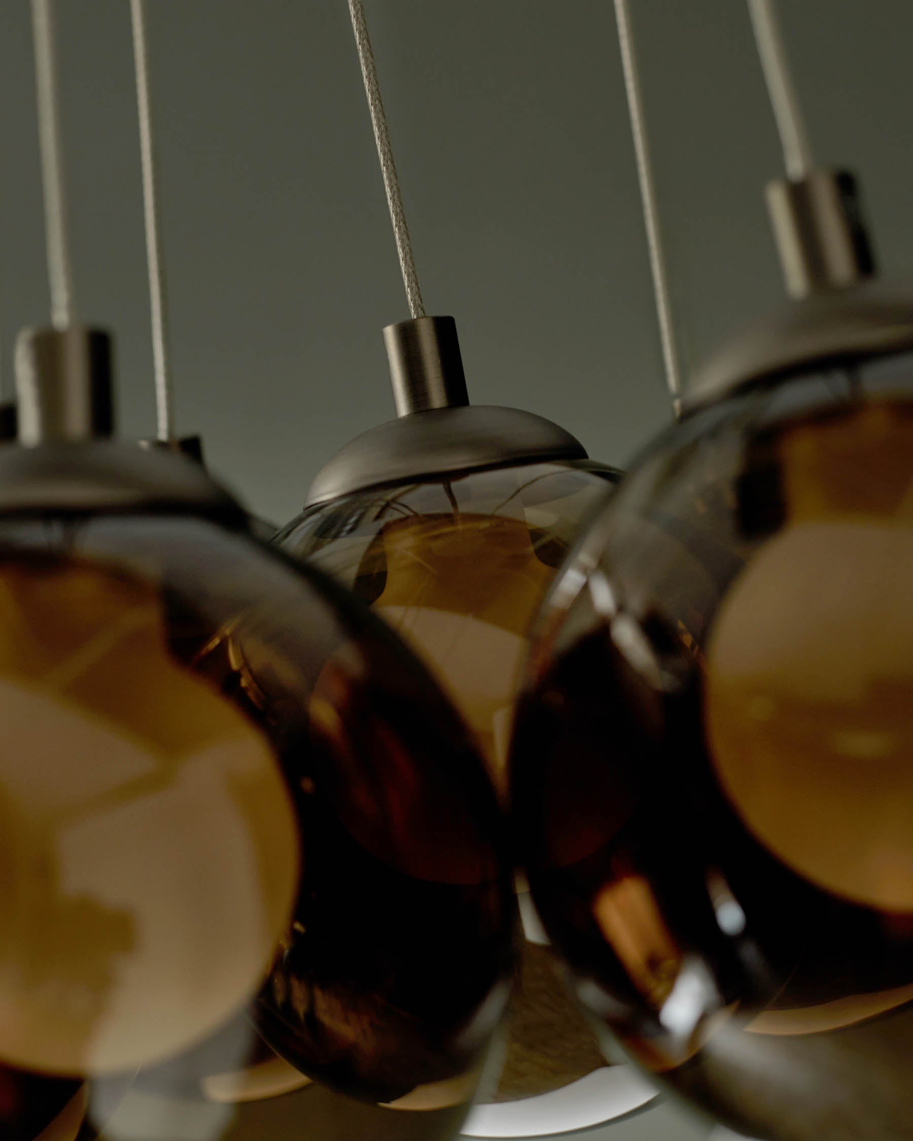 Suspension bulle lumineuse LED en verre moka Riley