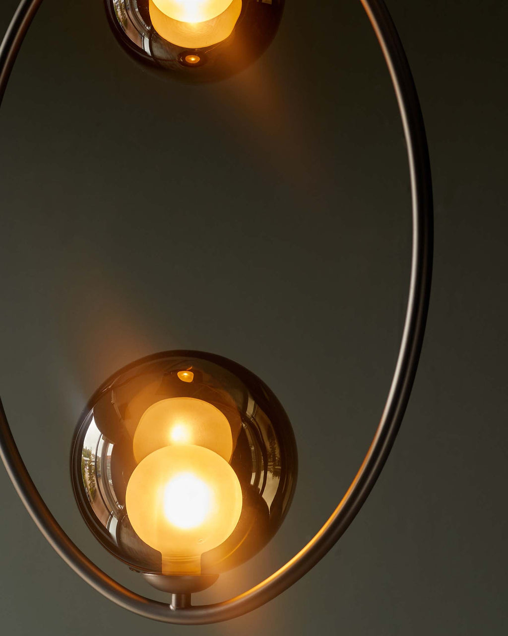 Suspension réglable Riley en verre moka à 2 lumières