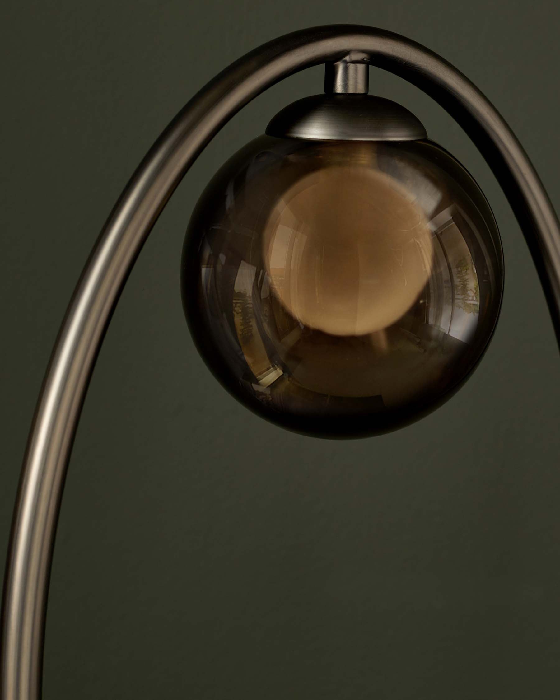 Lampe de table Riley en verre moka à 2 lumières