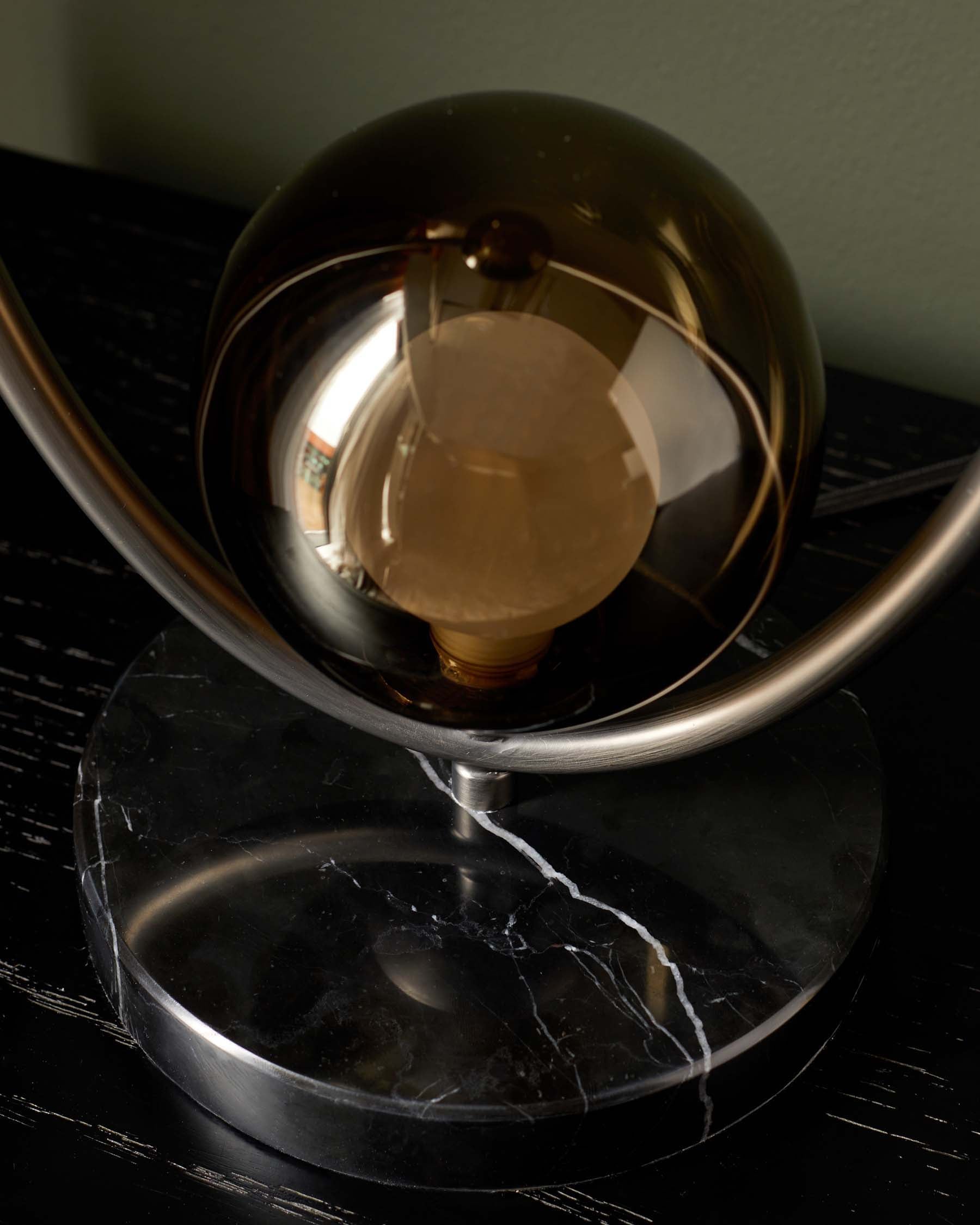 Lampe de table Riley en verre moka à 2 lumières