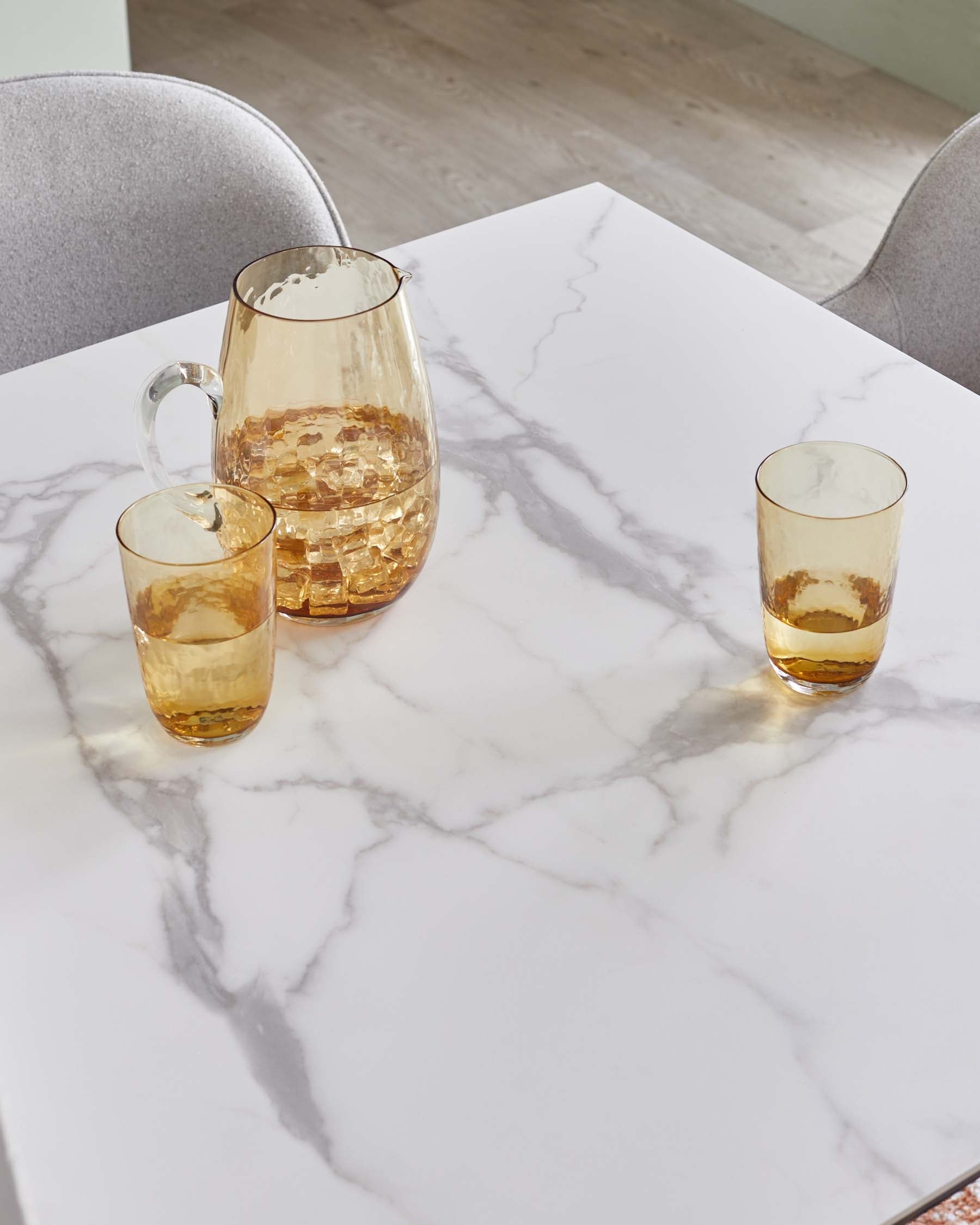 Ensemble table Riley en céramique blanche pour 8 à 10 personnes et 8 chaises de salle à manger Lani.