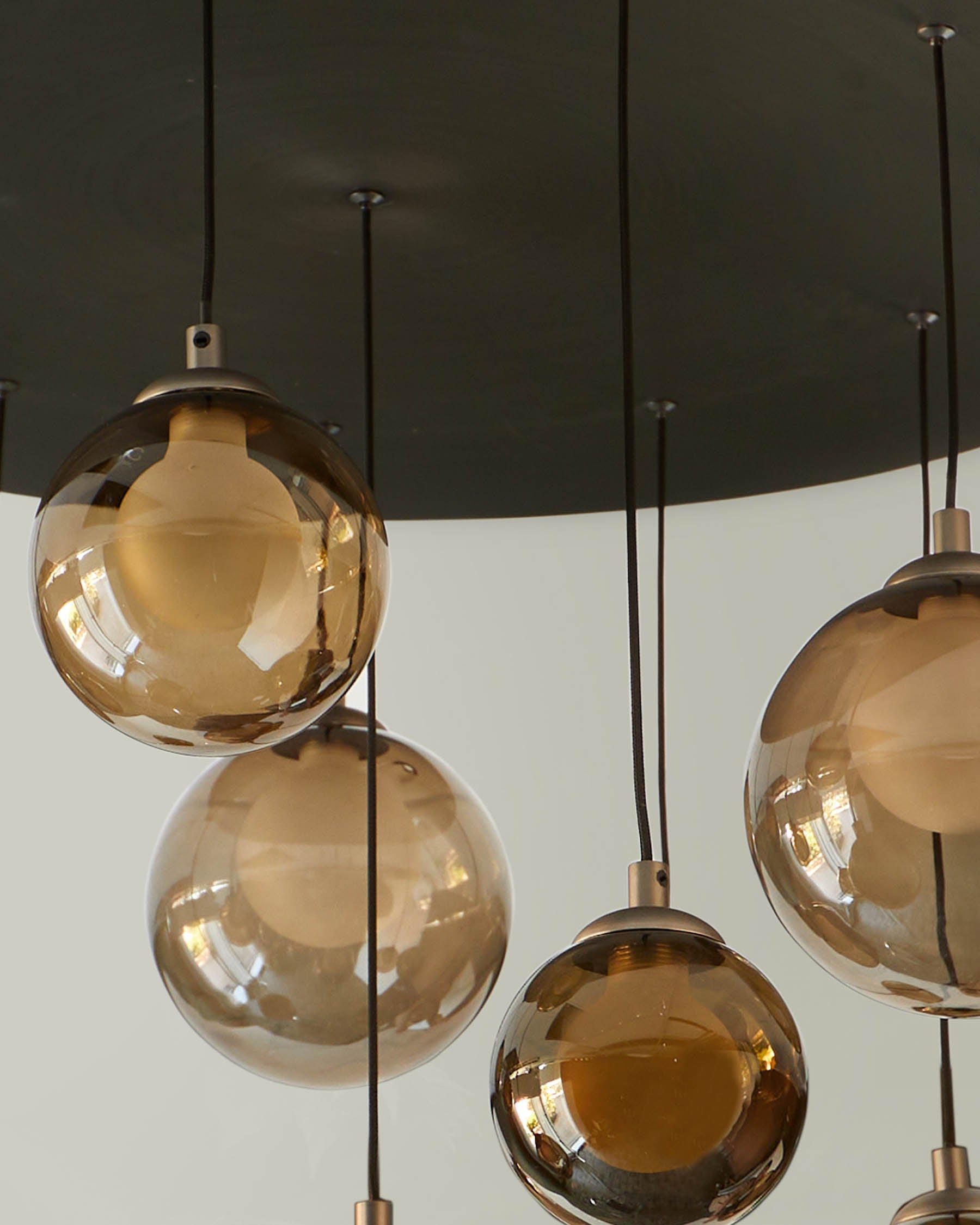 Suspension réglable Riley en verre moka avec 12 LED