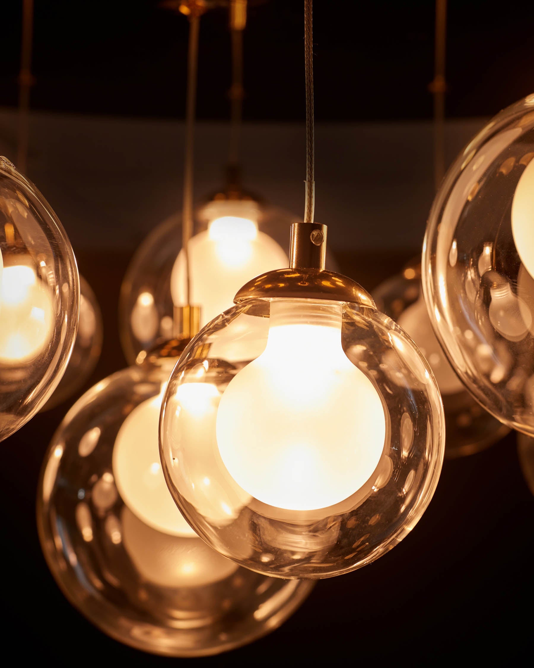 Suspension réglable Riley en verre moka avec 12 LED