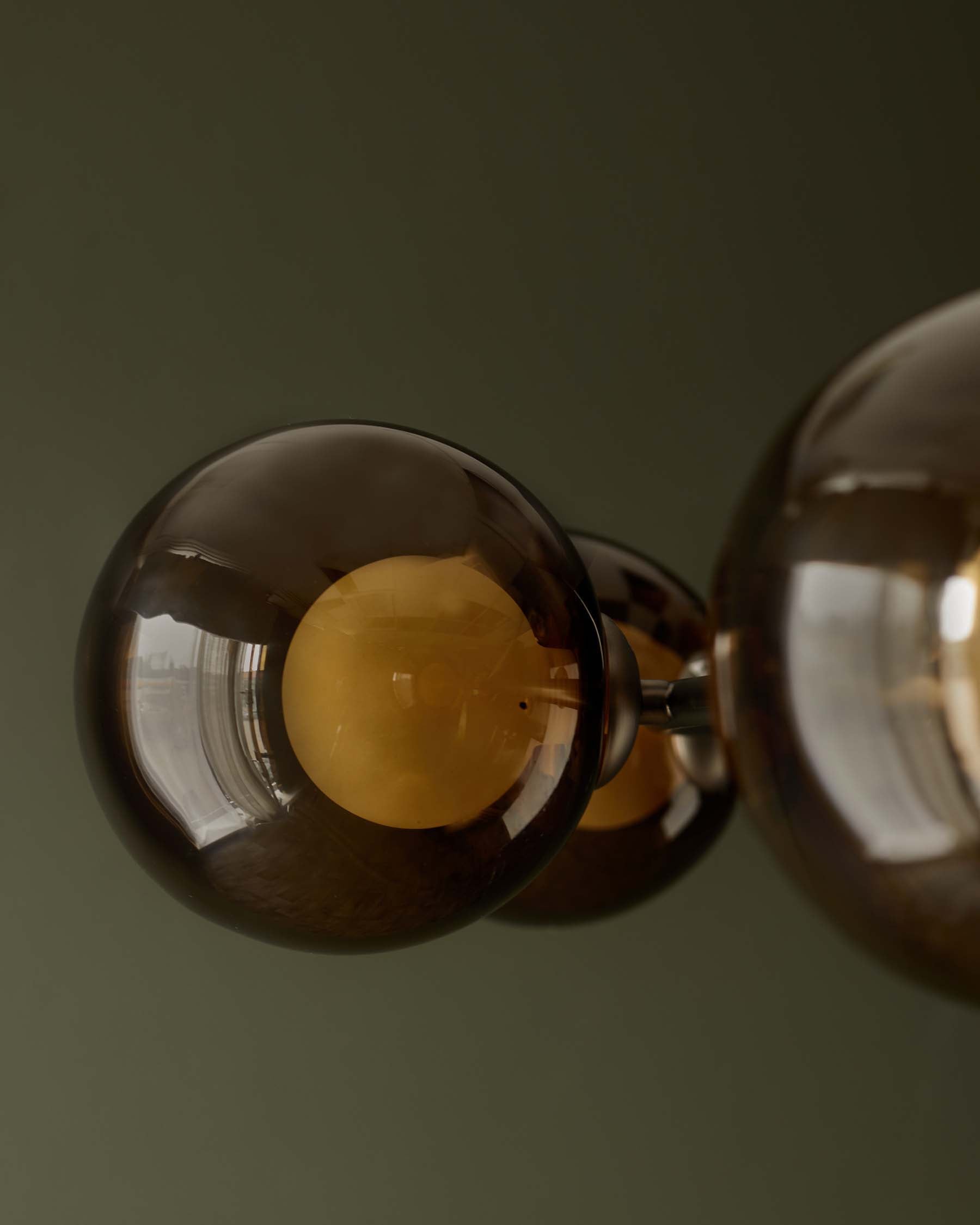 Suspension réglable Riley en verre moka à 8 lumières