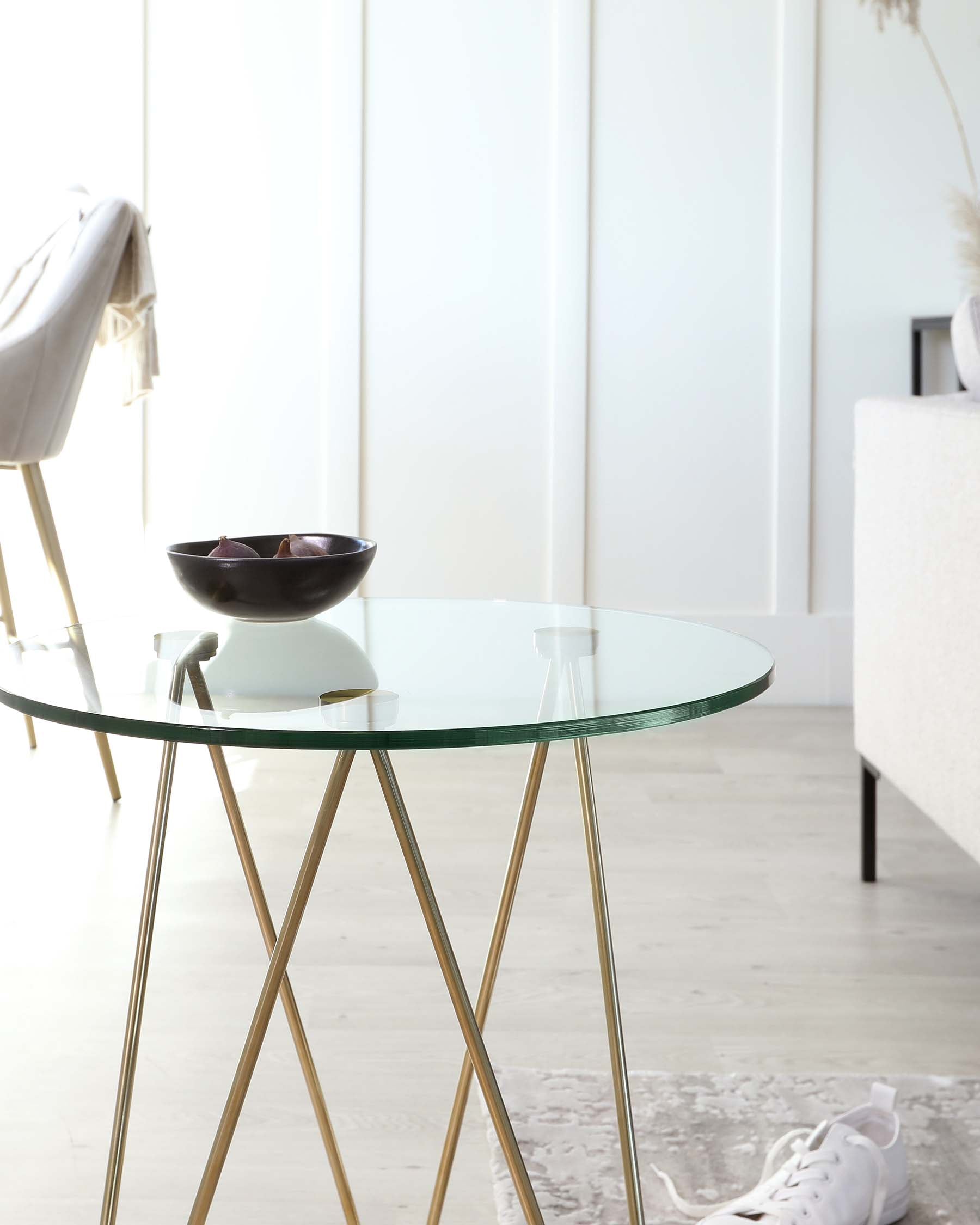 Table d'appoint en verre ondulé avec pieds en laiton