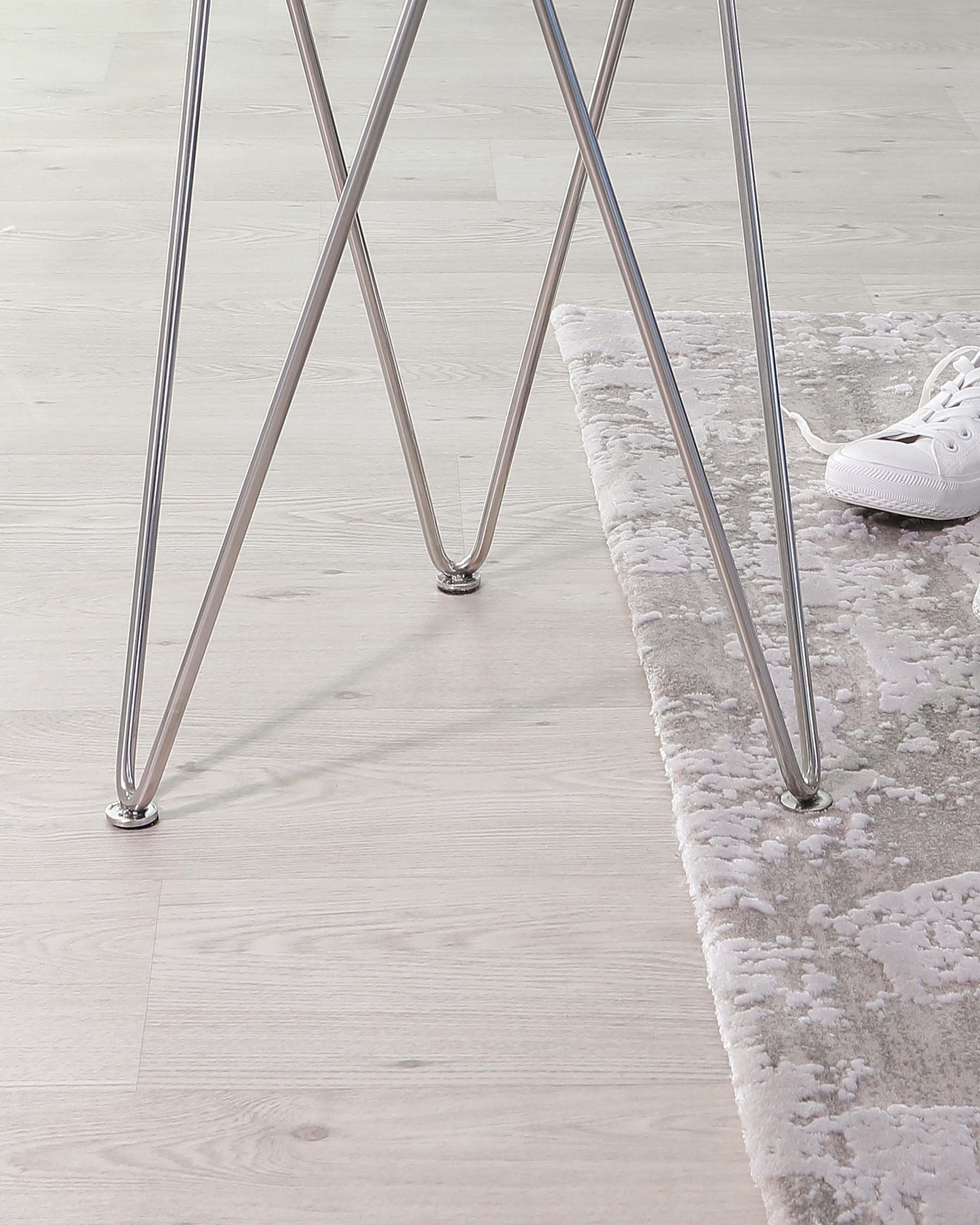 Table d'appoint en verre ondulé avec pieds en acier inoxydable