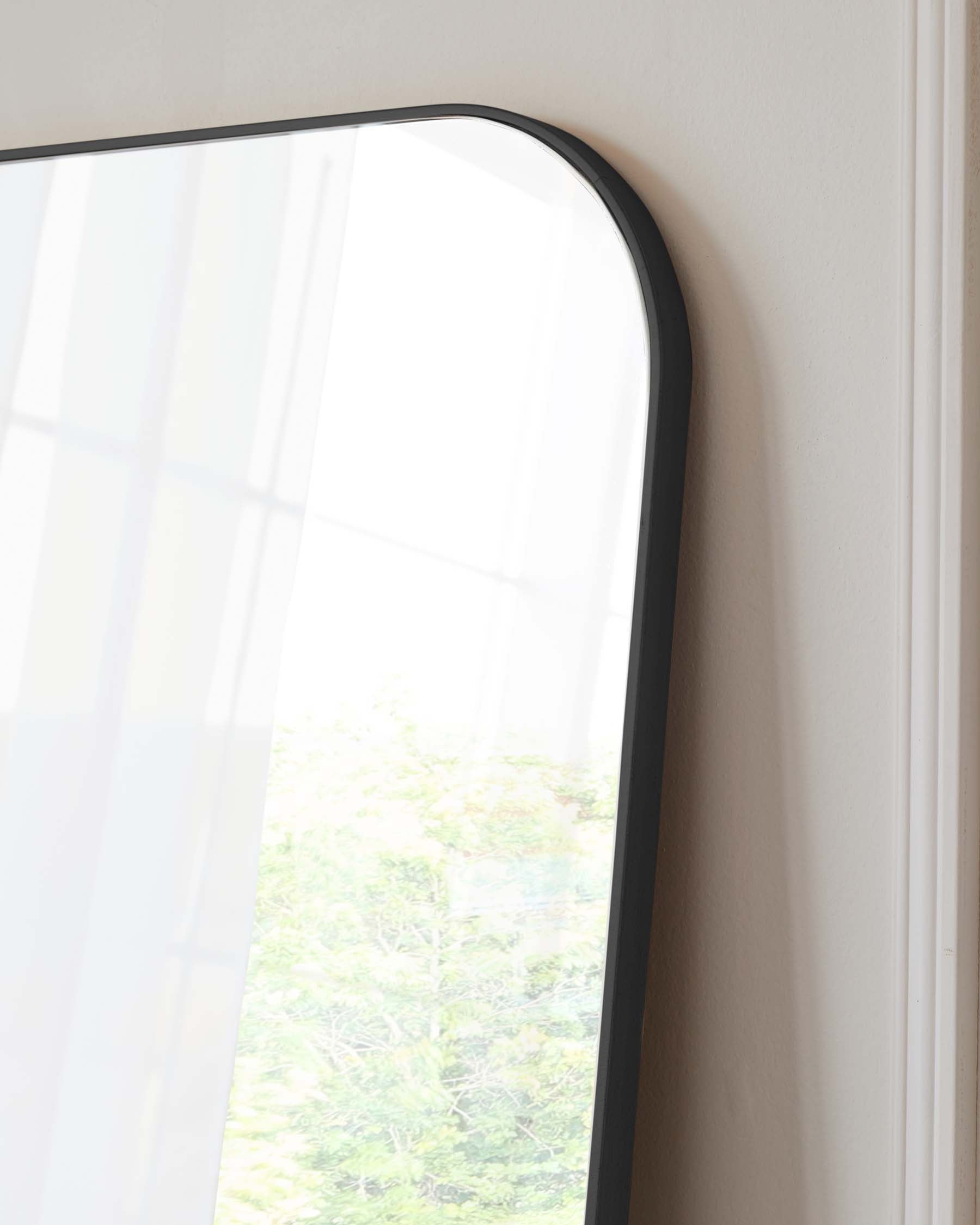 Miroir sur pied Rorik grand format, noir