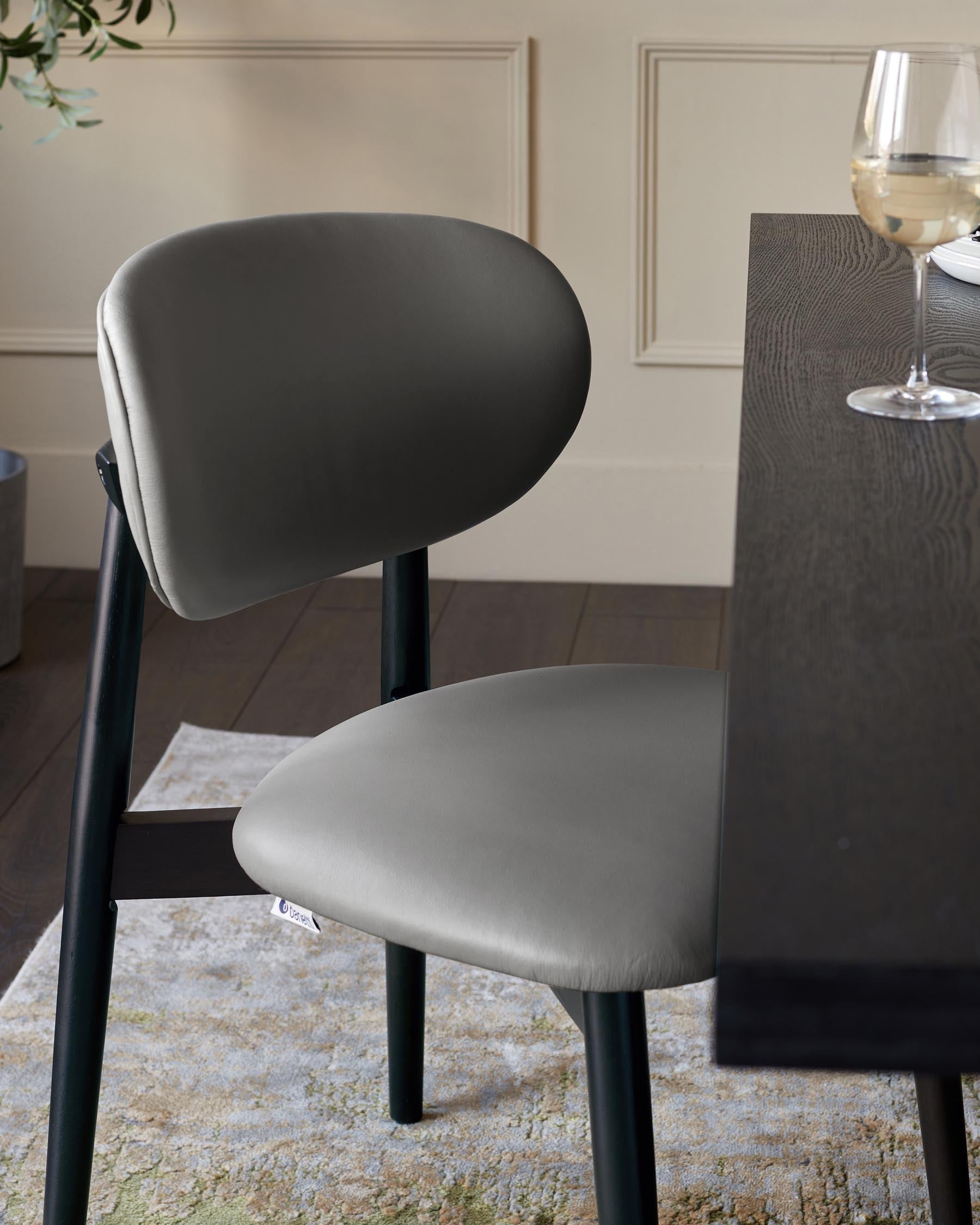 Chaise de salle à manger Ryann en cuir gris foncé