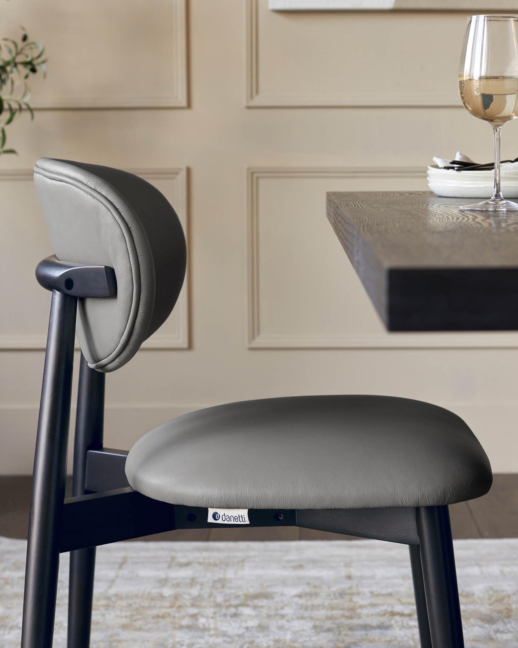 Chaise de salle à manger Ryann en cuir gris foncé