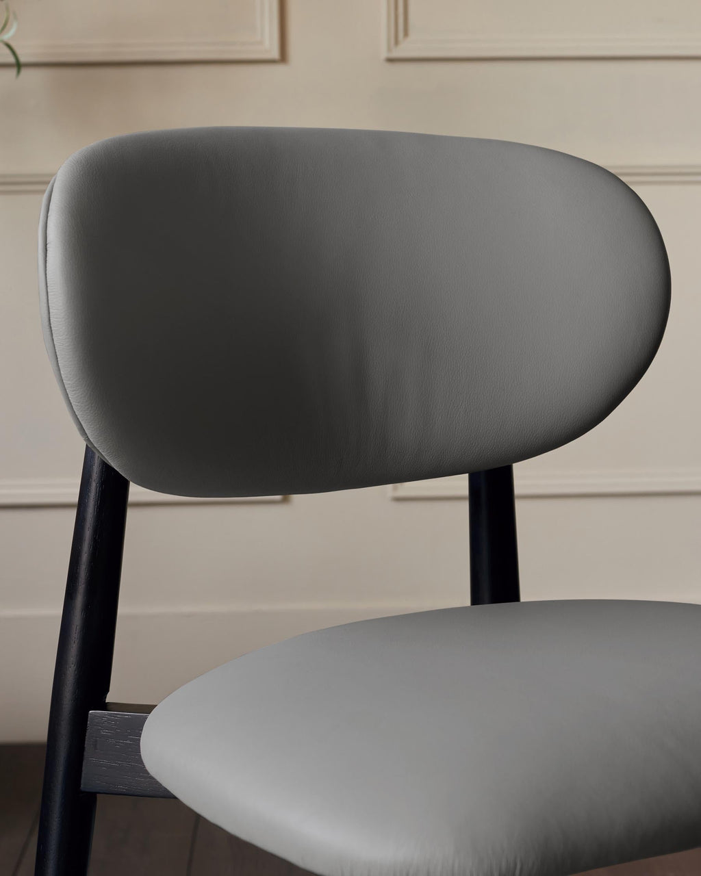 Chaise de salle à manger Ryann en cuir gris foncé