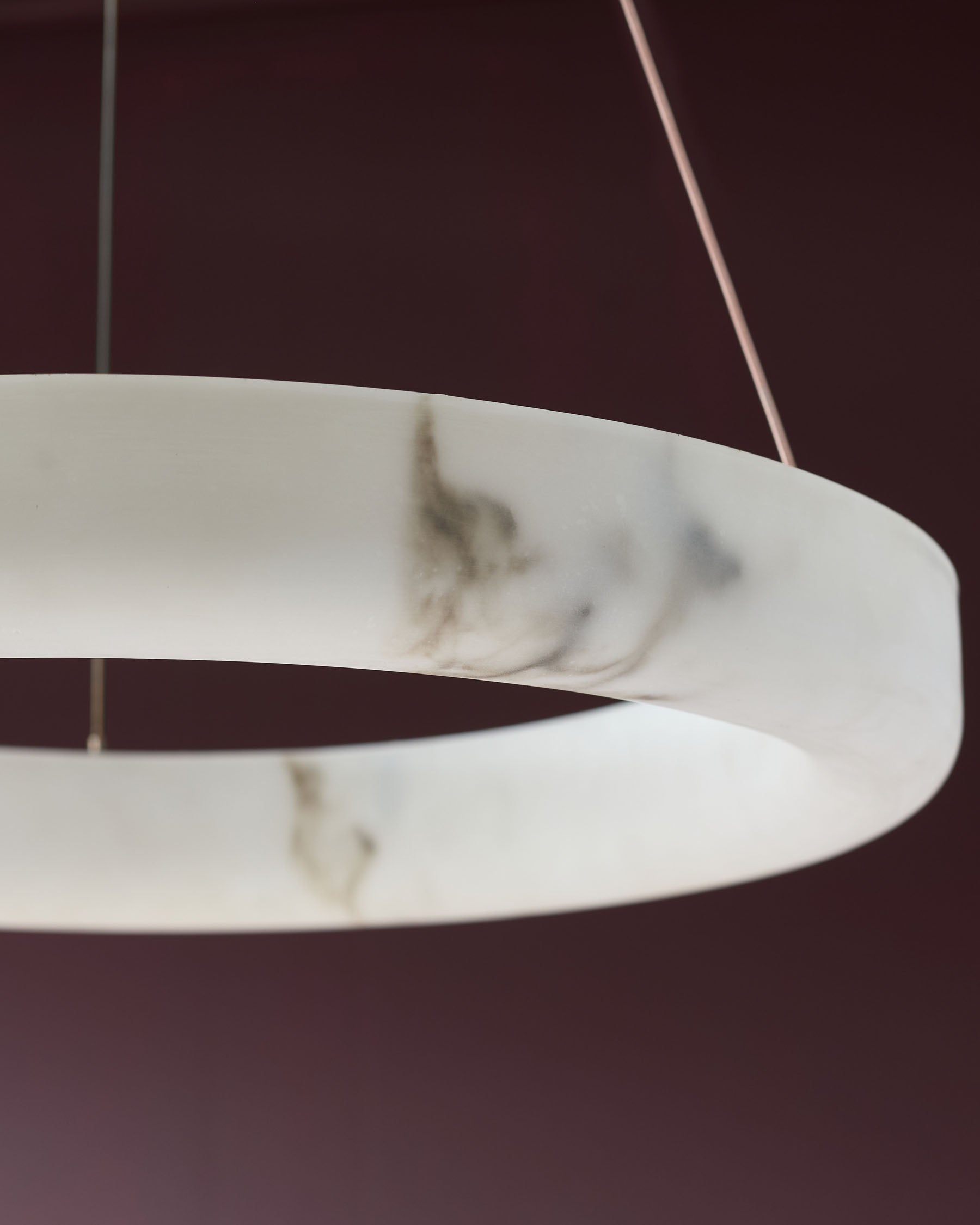 Suspension ronde Sadie en pierre aspect albâtre naturel