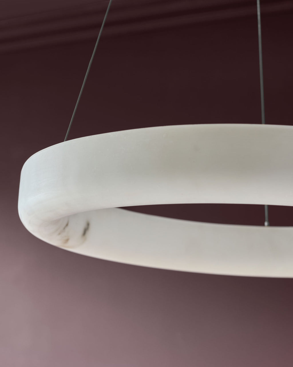 Suspension ronde Sadie en pierre aspect albâtre naturel