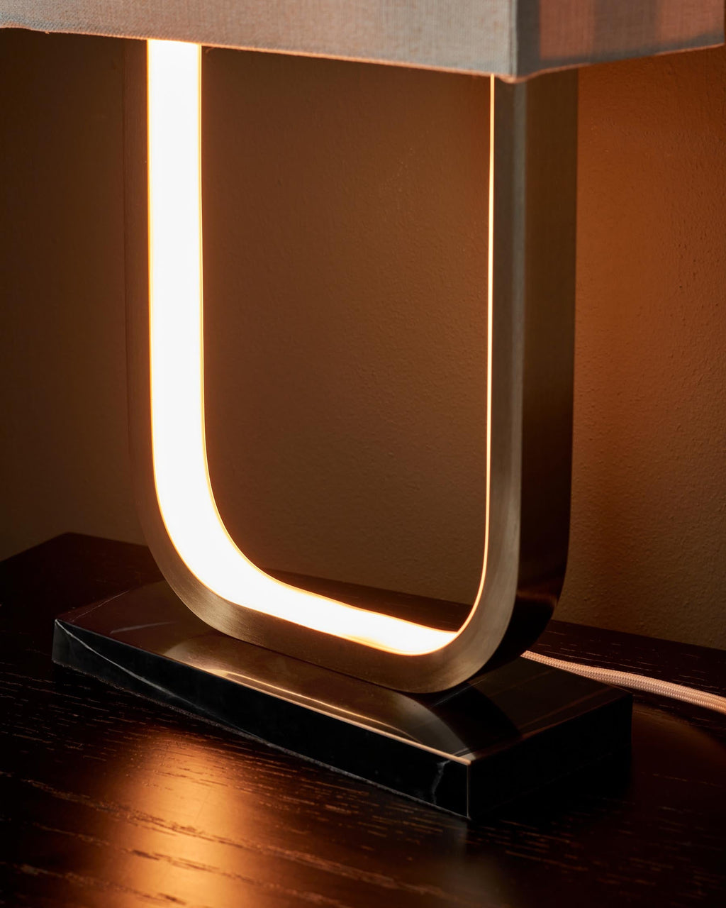 Lampe de table Sanza en lin naturel et bronze brossé