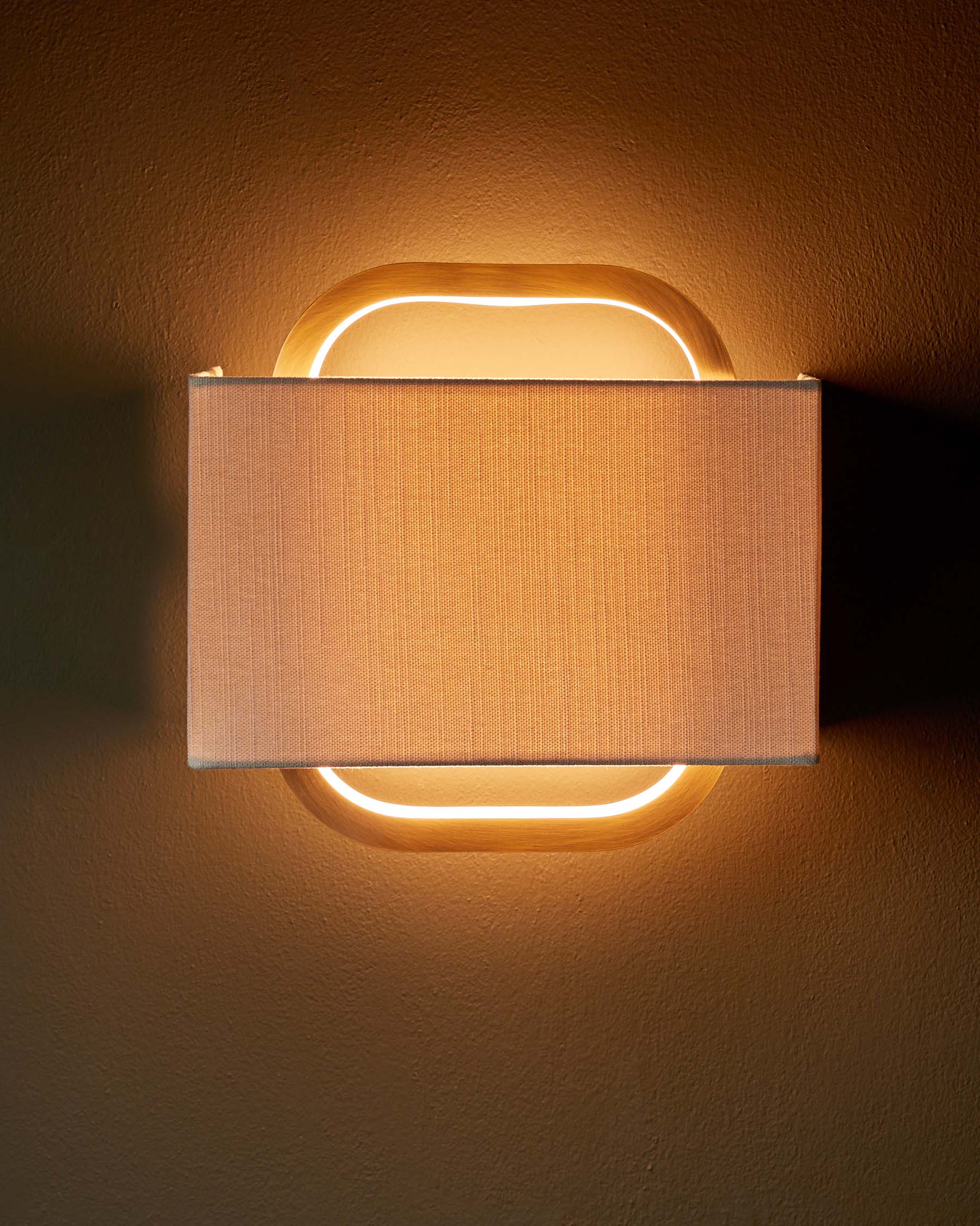 Applique murale Sanza en lin naturel et bronze brossé