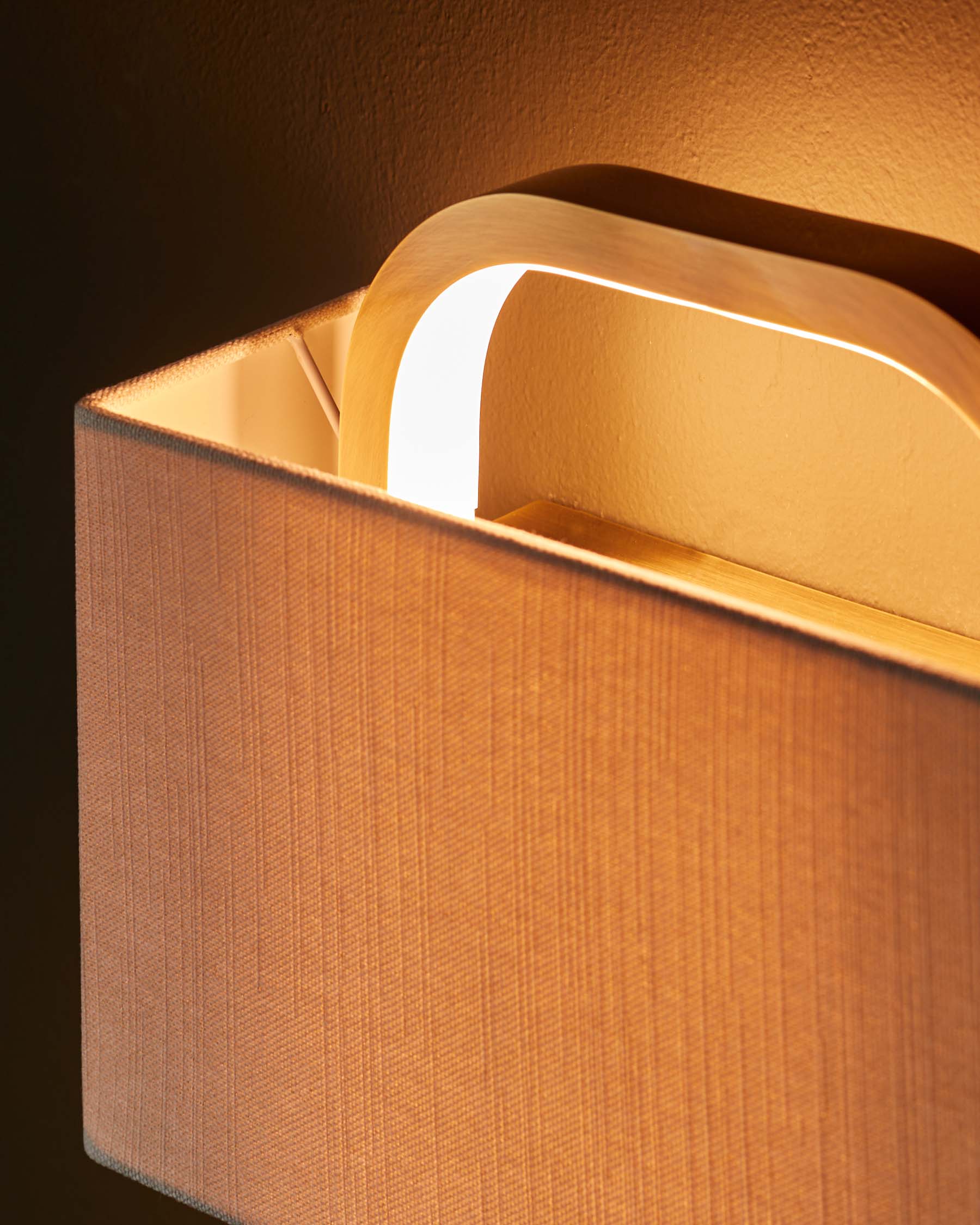 Applique murale Sanza en lin naturel et bronze brossé