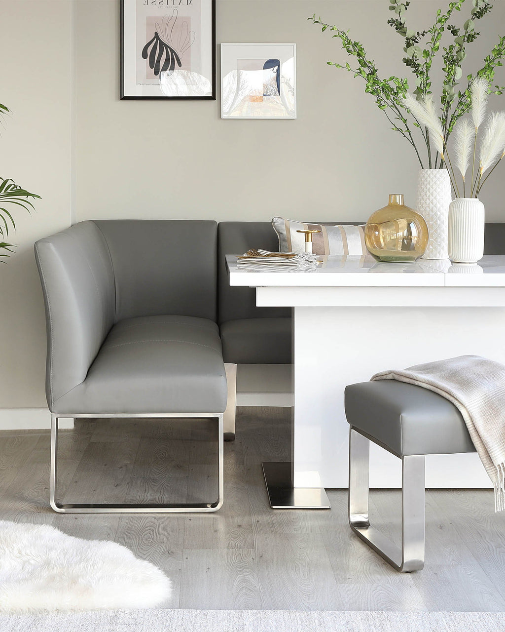 Banc de salle à manger d'angle droit Loop 7 places en similicuir gris et acier inoxydable