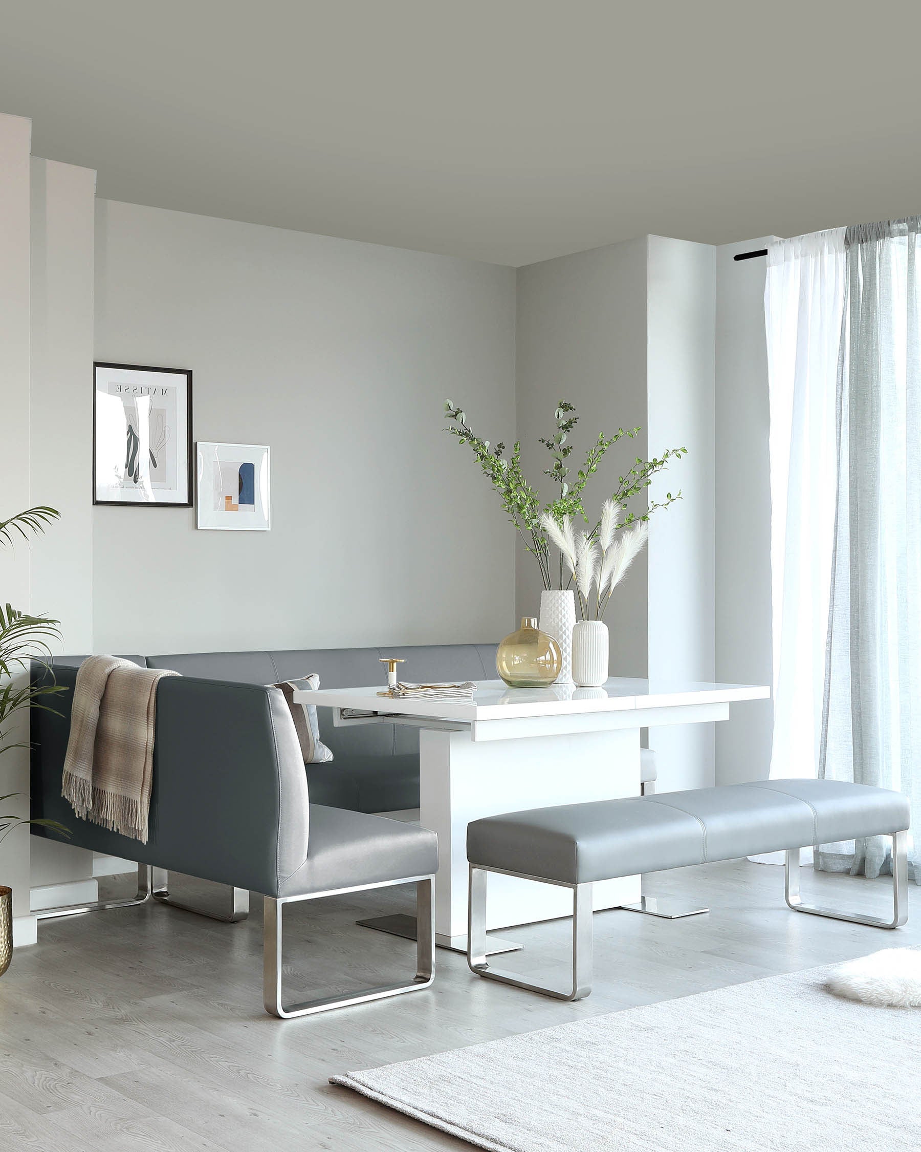 Banc de salle à manger d'angle droit Loop 7 places en similicuir gris et acier inoxydable