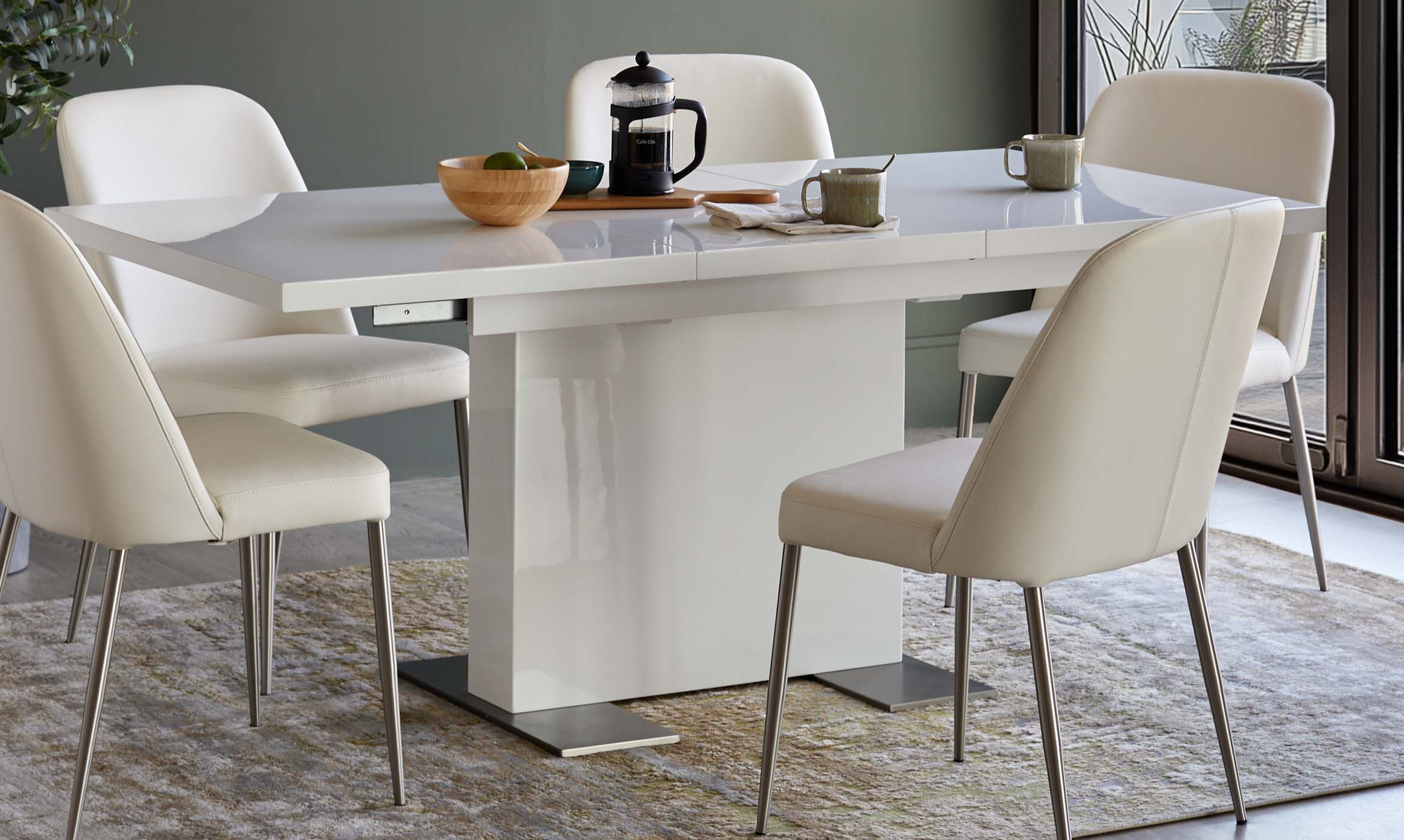 Ensemble table Sanza laquée blanche brillante 6-8 places et 6 chaises de salle à manger Deco