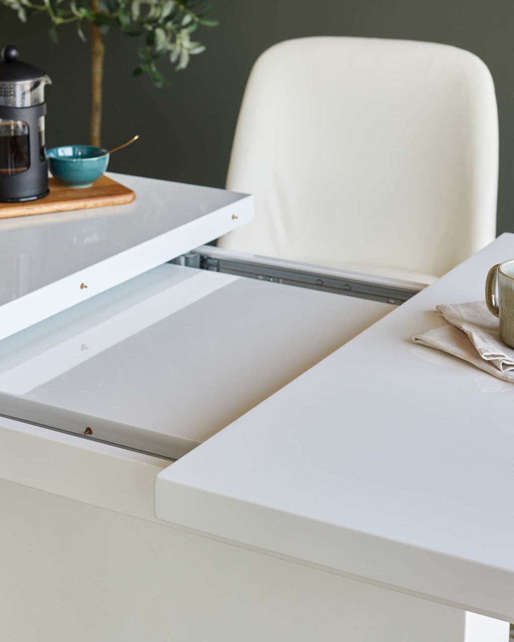 Ensemble table Sanza laquée blanche brillante 6-8 places et 6 chaises de salle à manger Deco