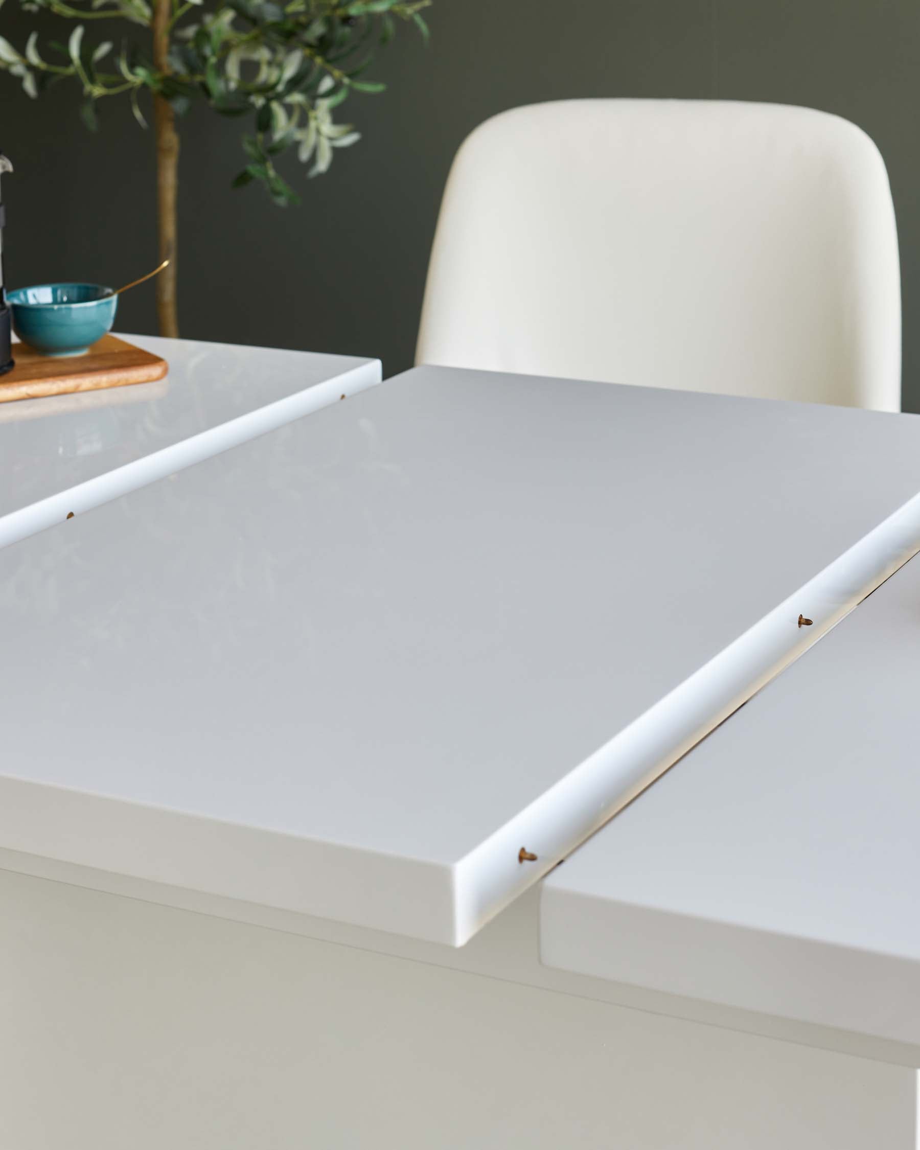 Table de salle à manger extensible Sanza blanche brillante, 6 à 10 places