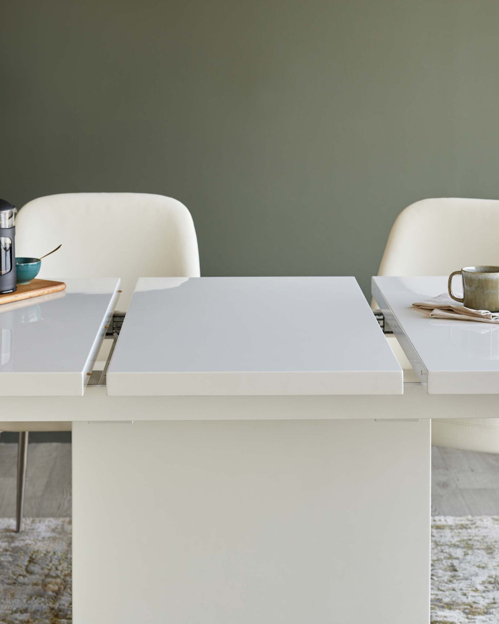 Table de salle à manger extensible Sanza blanche brillante, 6 à 8 places