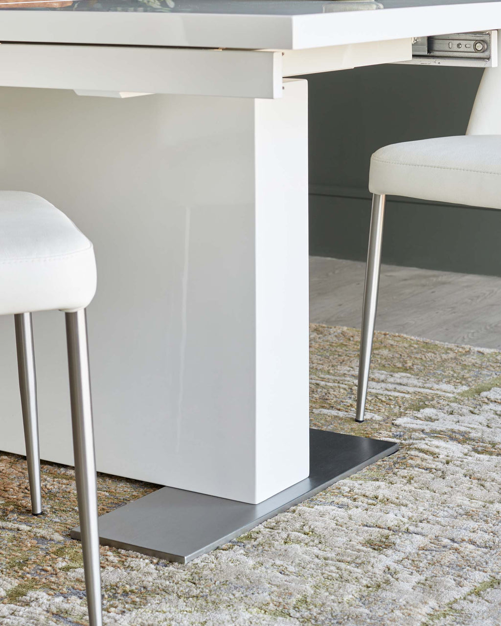 Table de salle à manger extensible Sanza blanche brillante, 6 à 10 places