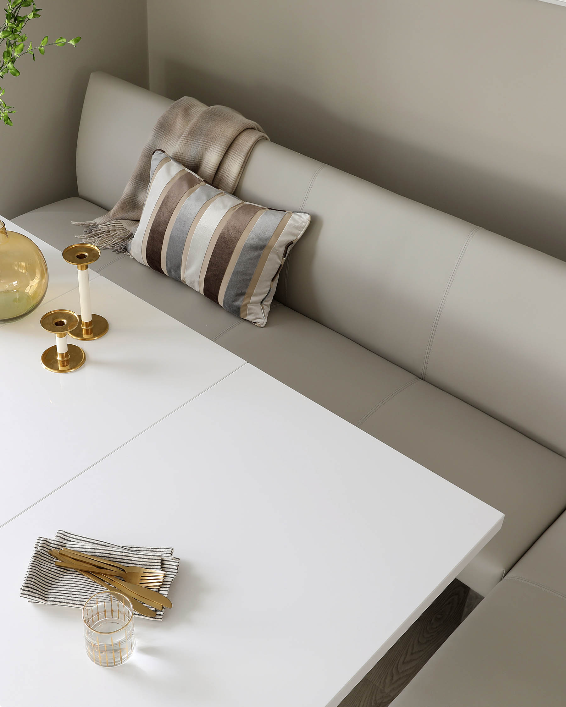 Banc de salle à manger d'angle gauche Loop 7 places en similicuir gris clair et acier inoxydable