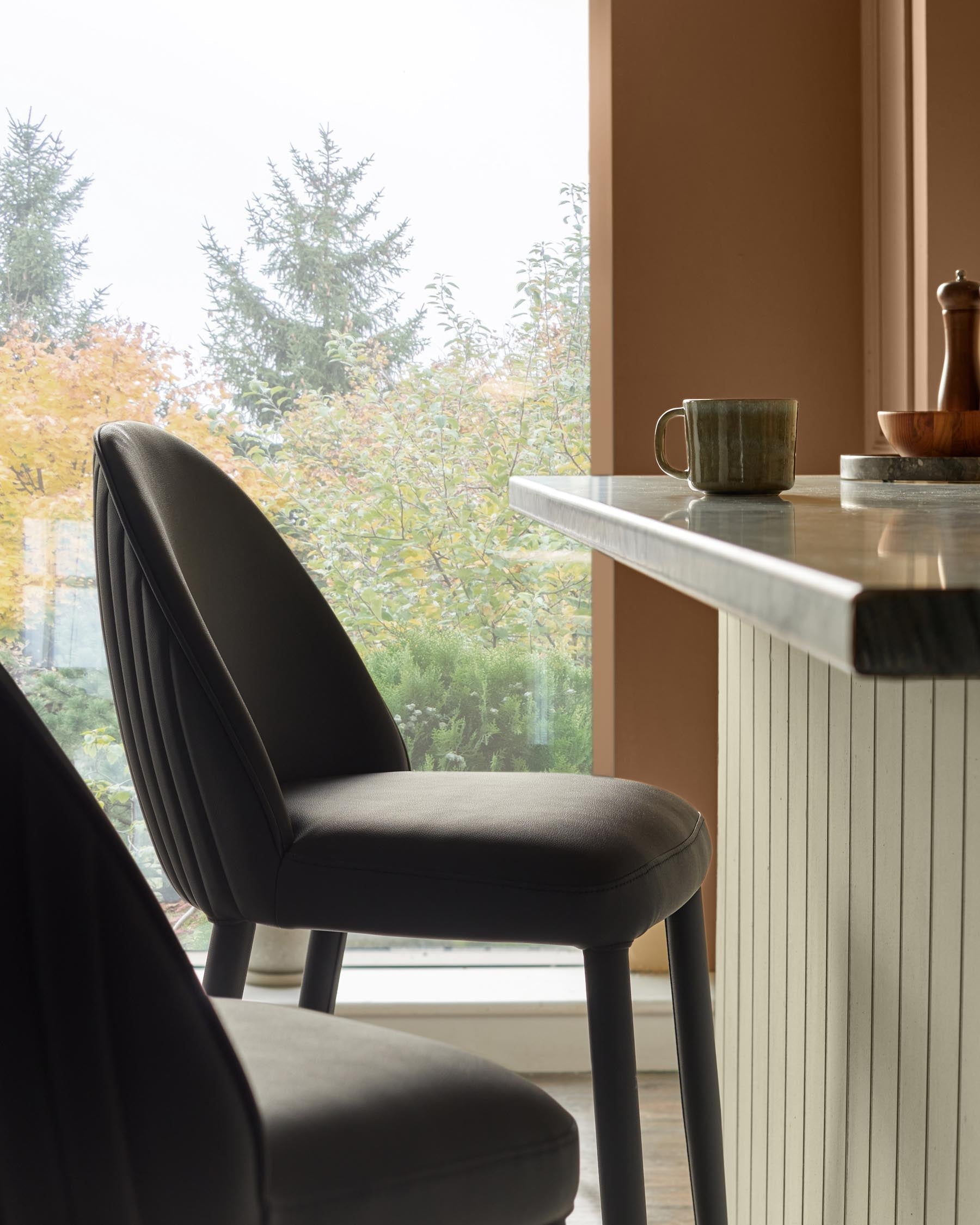 Tabouret de bar Saylor en similicuir noir