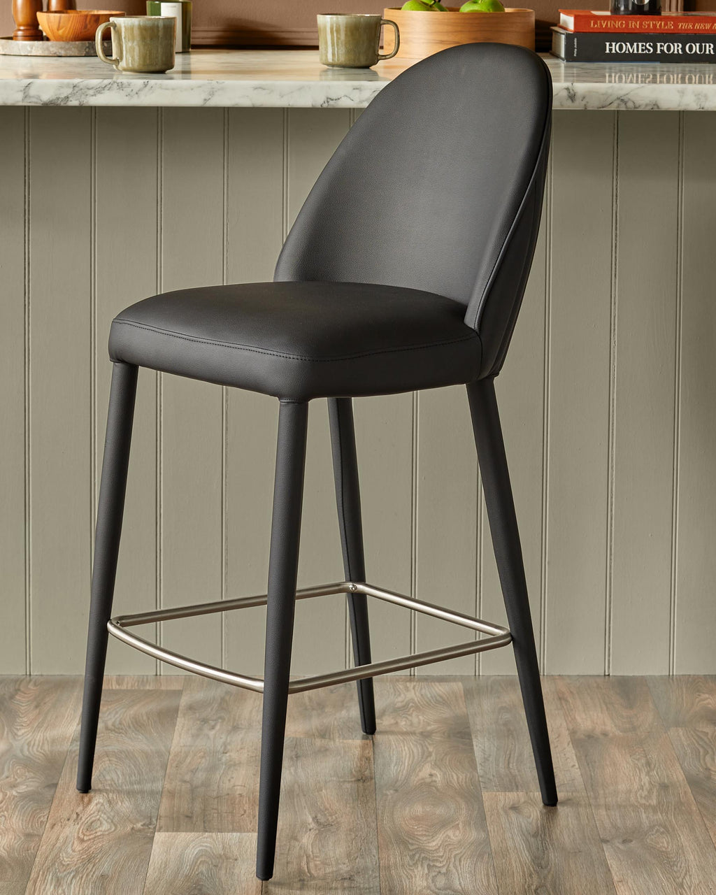 Tabouret de bar Saylor en similicuir noir