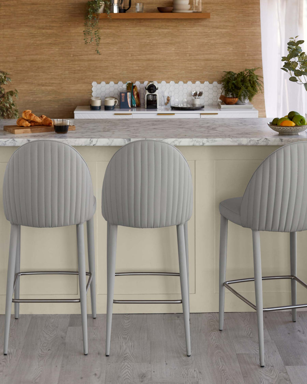 Tabouret de bar Saylor gris clair en similicuir