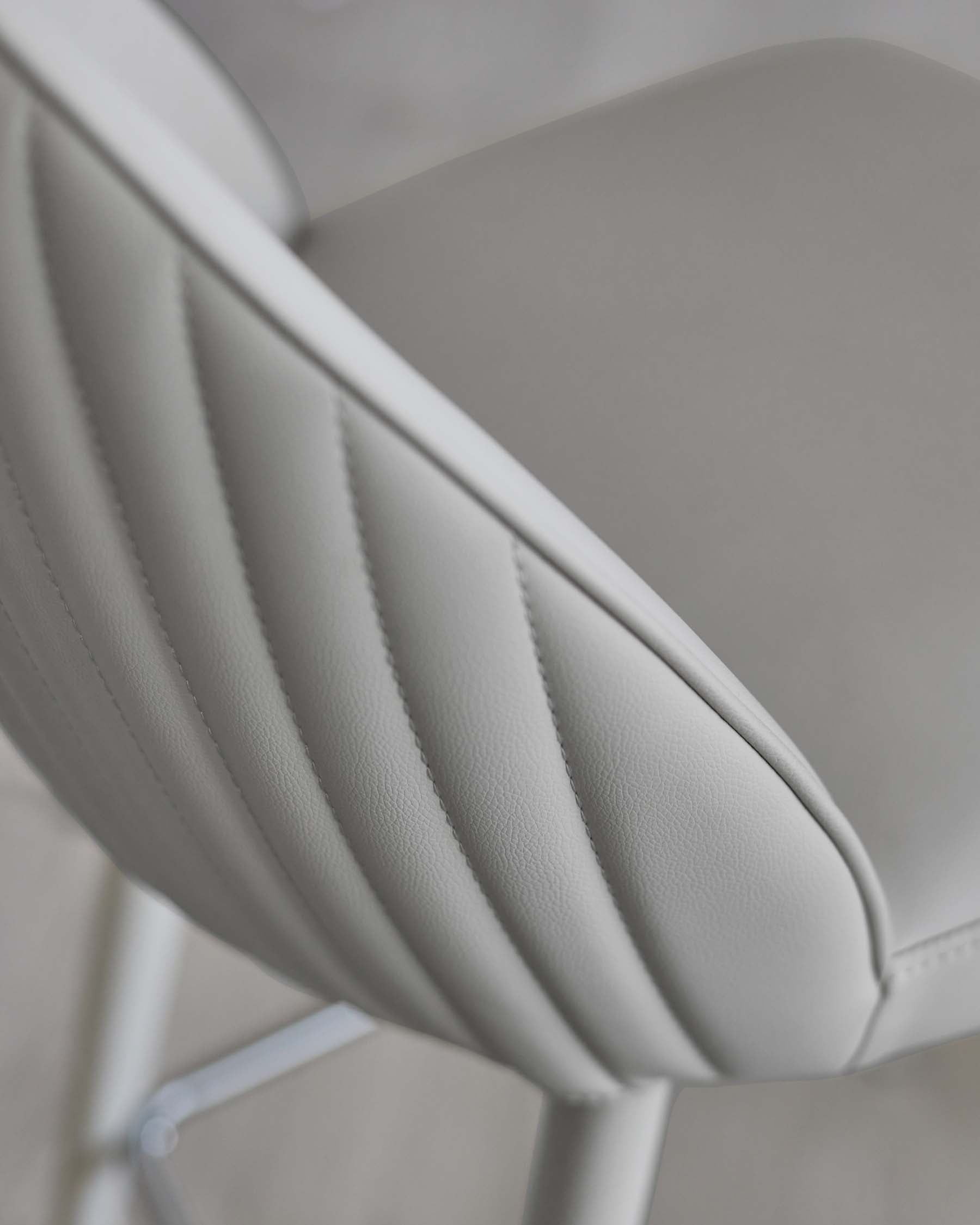 Tabouret de bar Saylor gris clair en similicuir