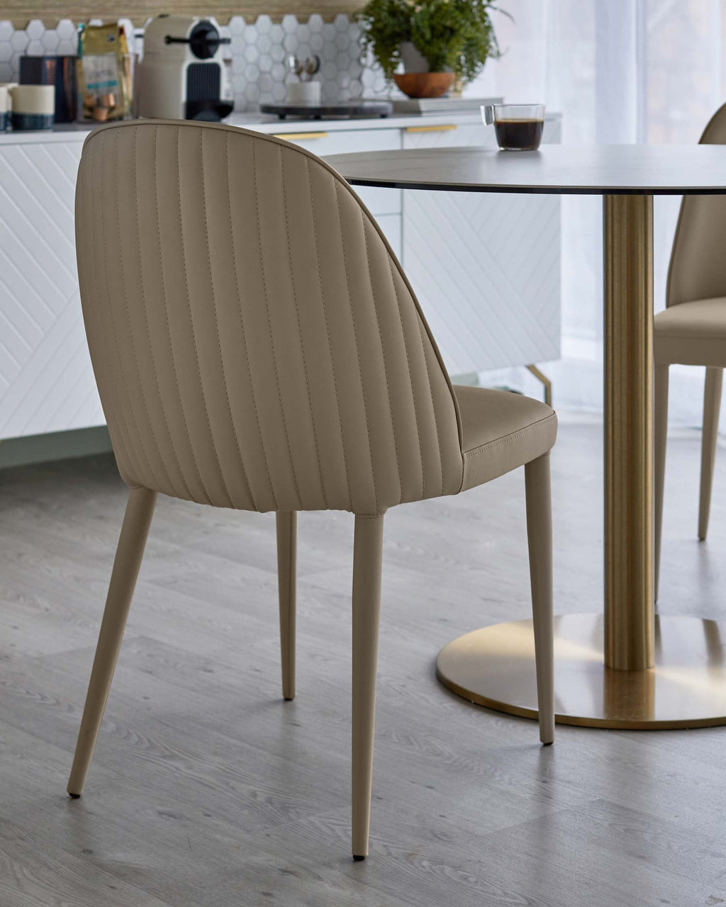 Chaise de salle à manger Saylor en similicuir naturel