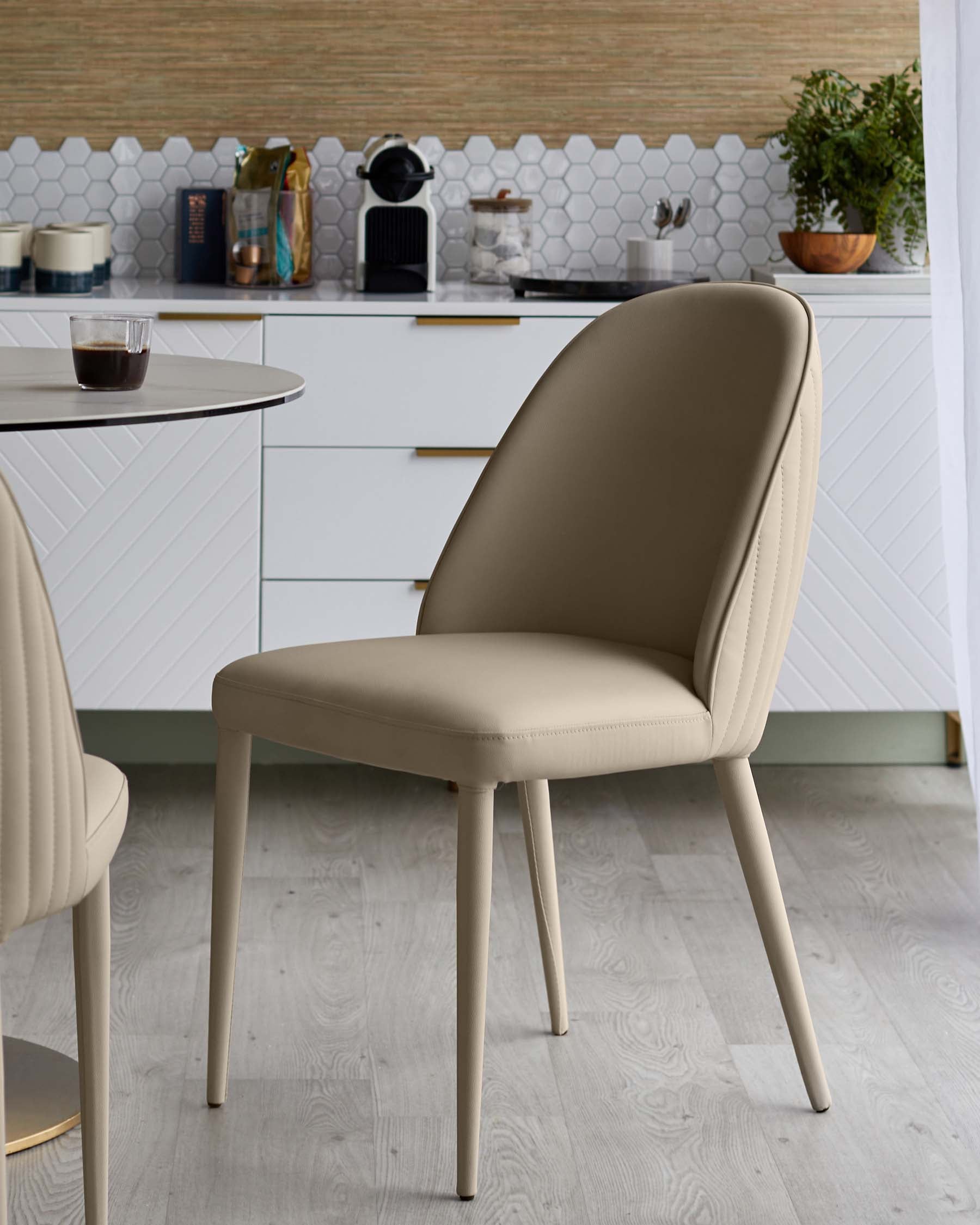 Chaise de salle à manger Saylor en similicuir naturel