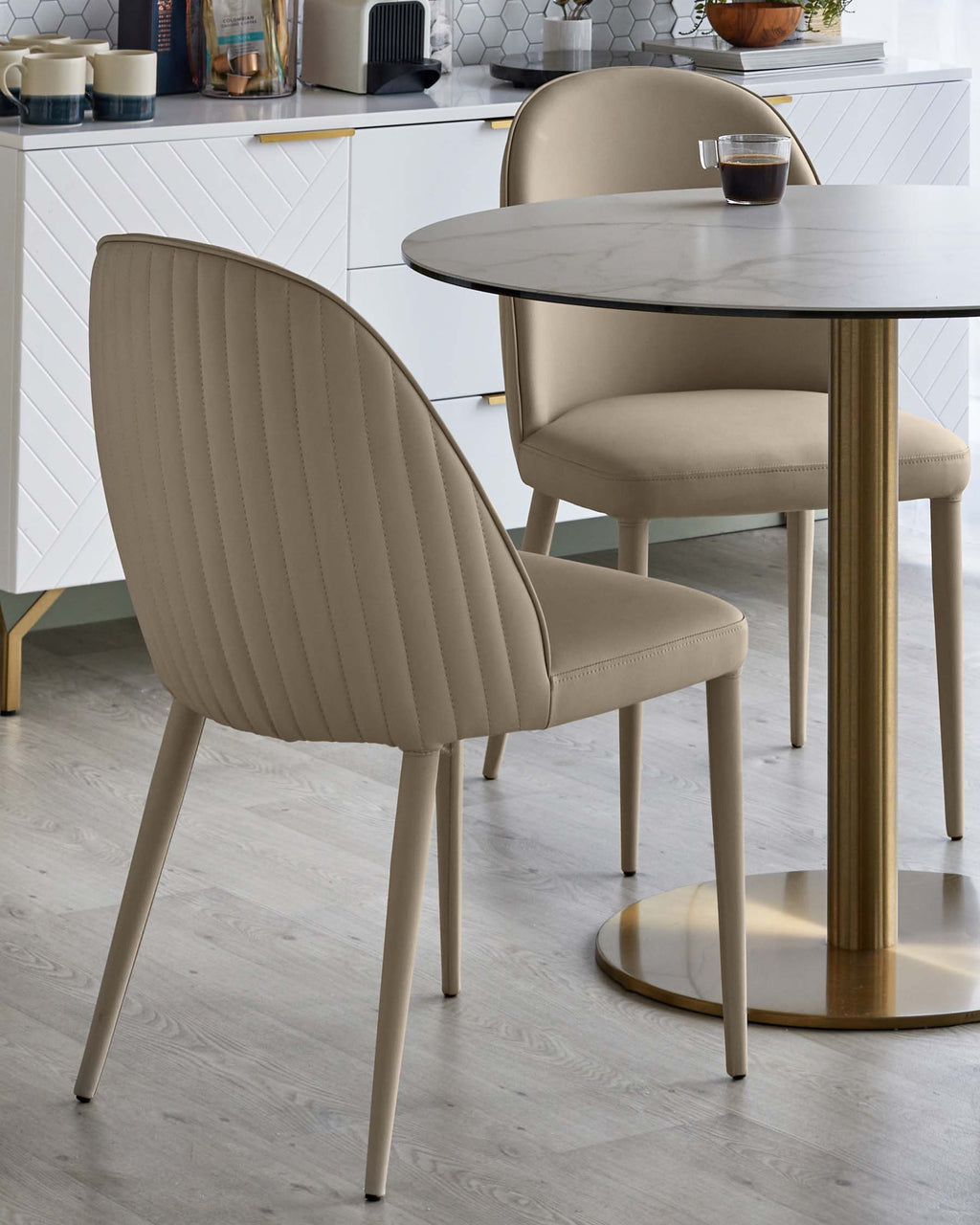 Chaise de salle à manger Saylor en similicuir naturel