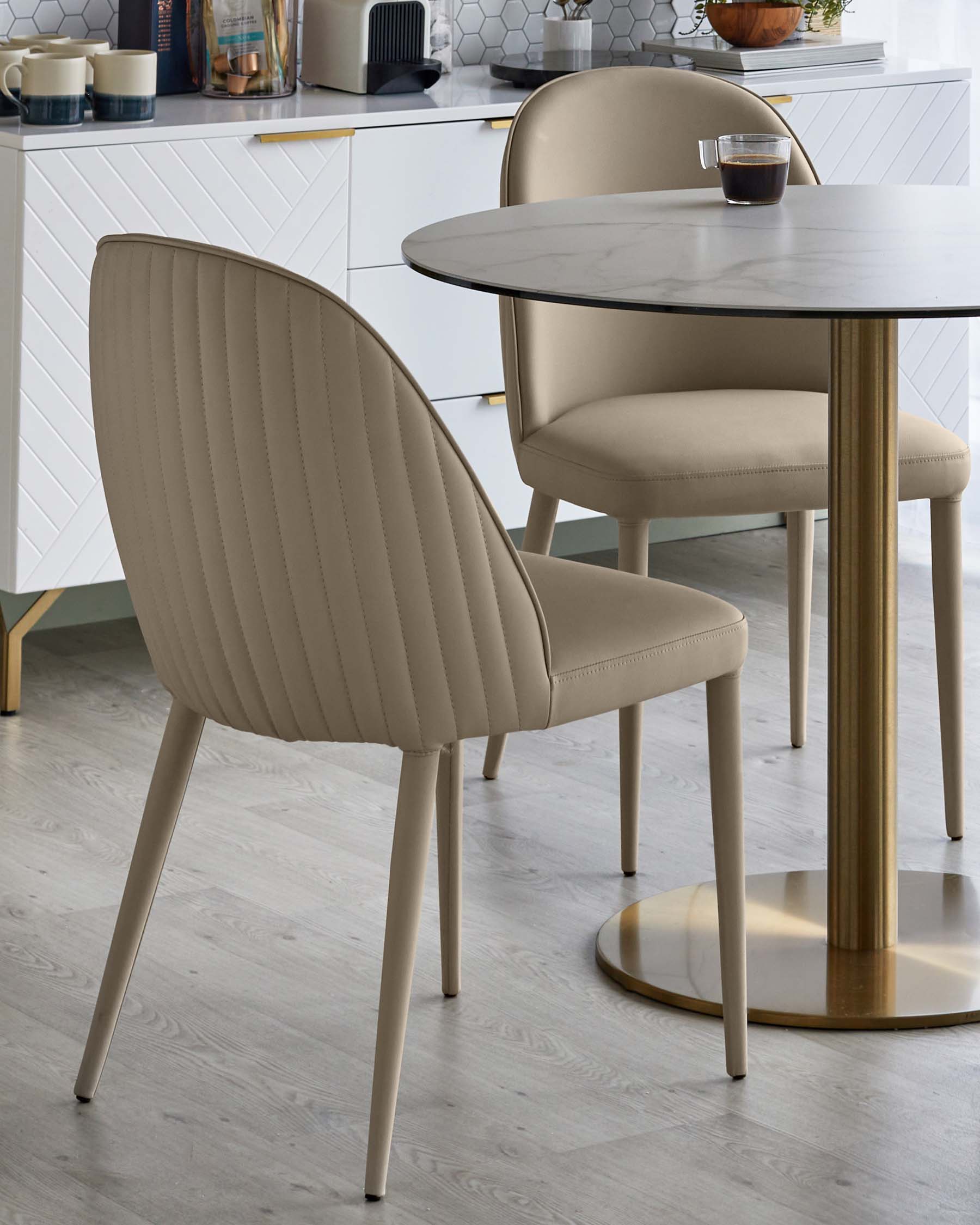 Chaise de salle à manger Saylor en similicuir naturel